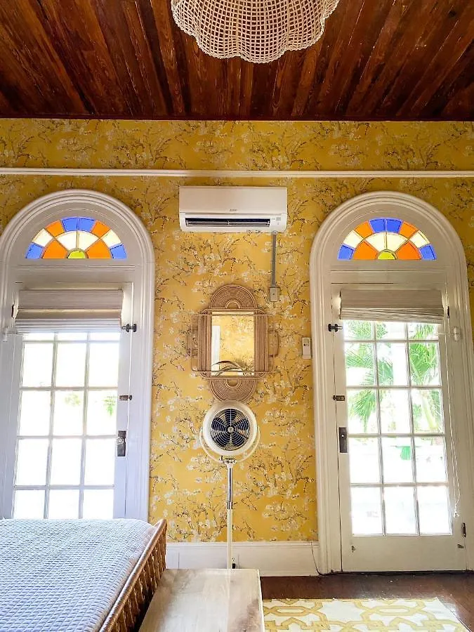 Marreros Guest Mansion - Adult Only