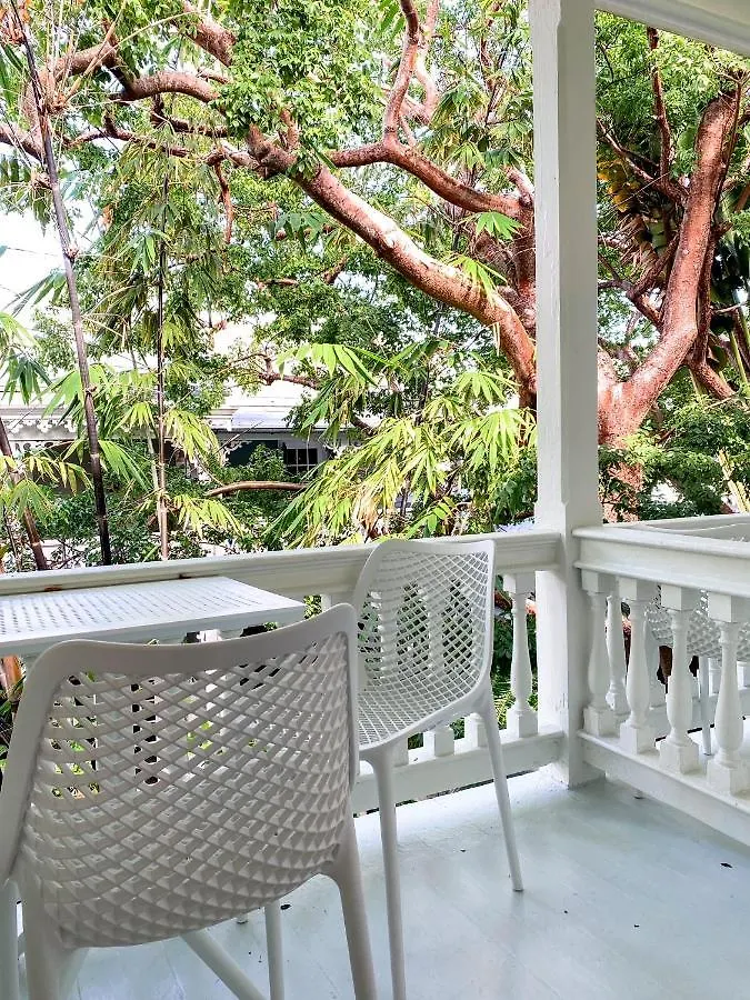 Marreros Guest Mansion - Adult Only