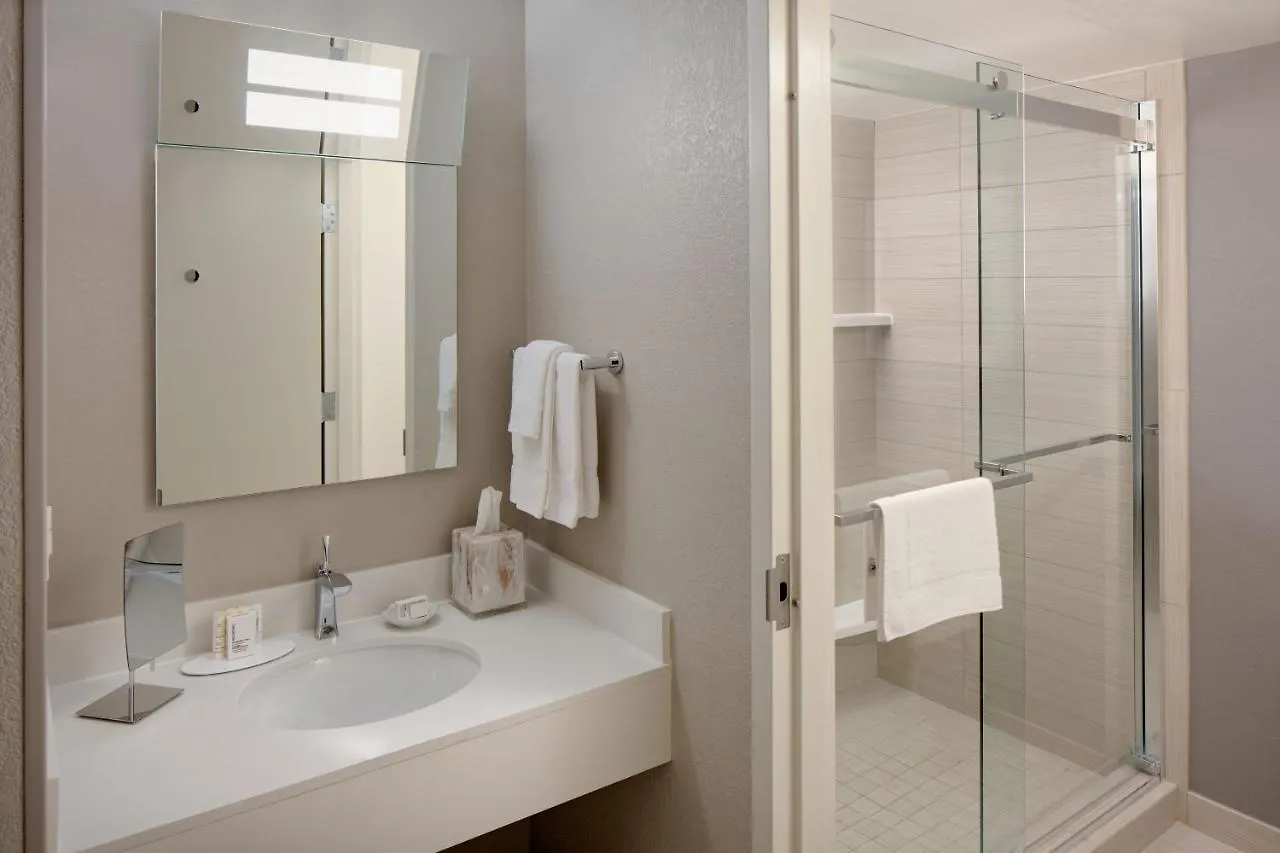 Courtyard By Marriott Waterfront Cayo Hueso