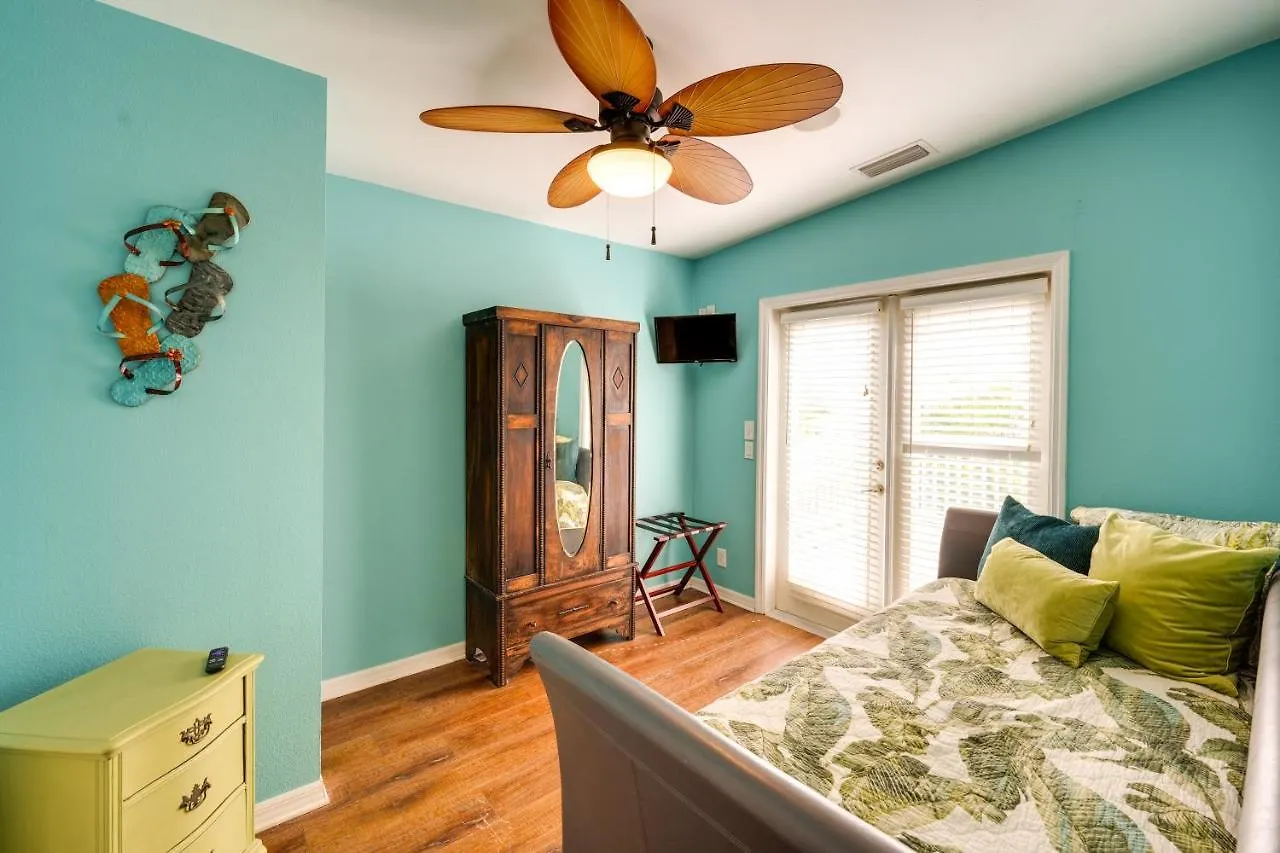 Waterfront Oasis With Float Dock! Holiday home