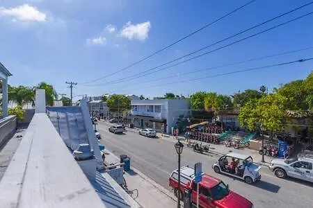 New! Positano - Duval Square Condo, Pool, Hot Tub & Parking Key West