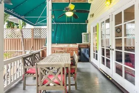 Curry House - Pool, King Bed & Balcony! 7 Key West