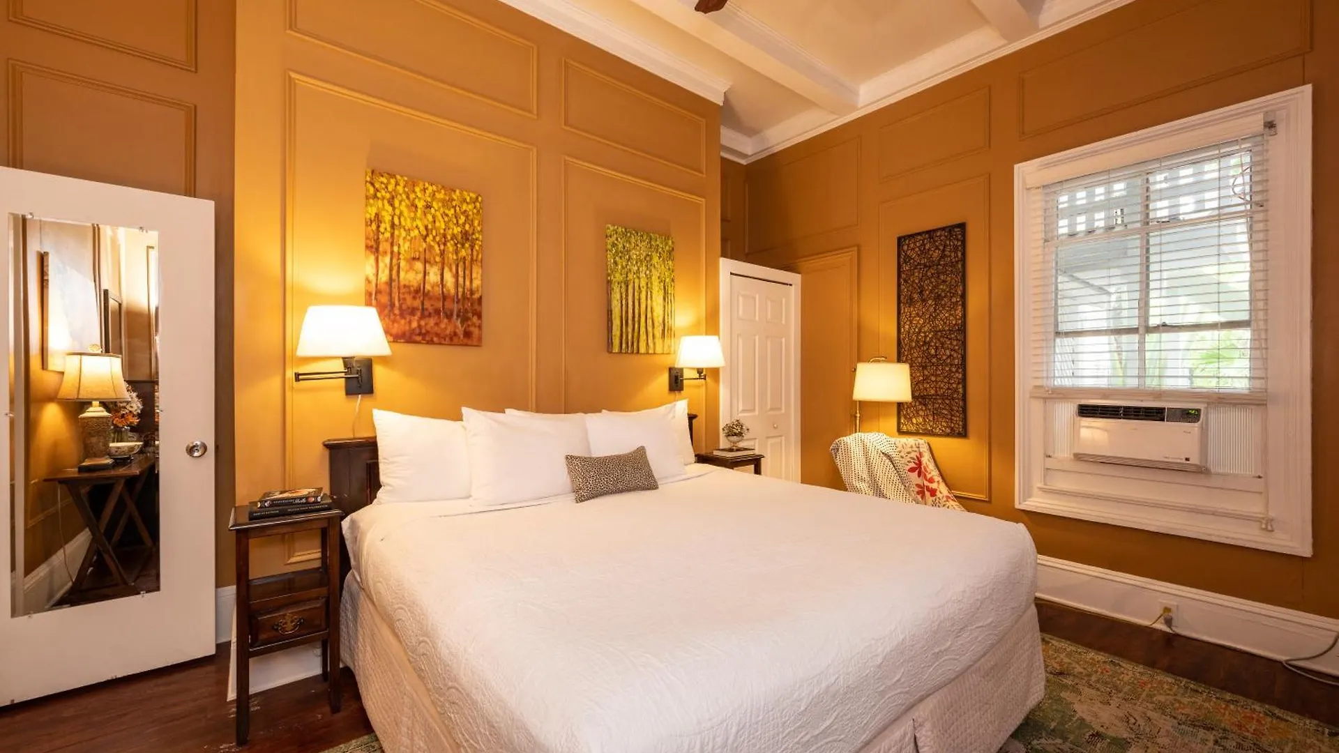 Old Town Manor 3*