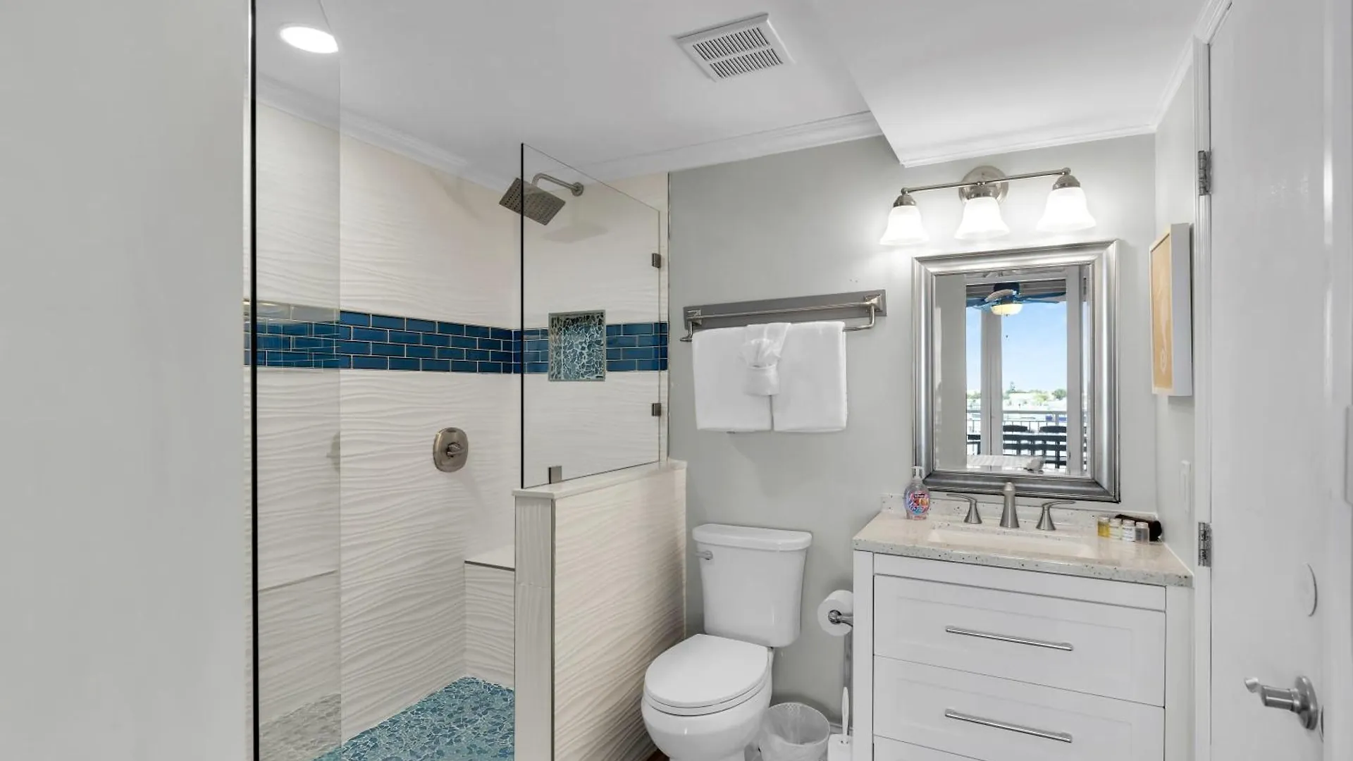 Semesterbostad St Kitts - Downtown Waterfront Penthouse Pool Dock Parking Key West