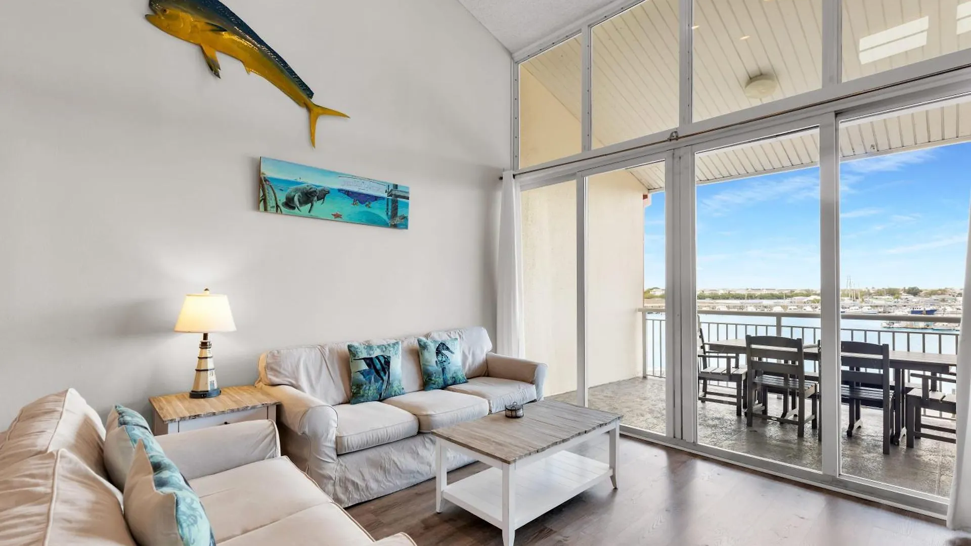 St Kitts - Downtown Waterfront Penthouse Pool Dock Parking Semesterbostad Key West