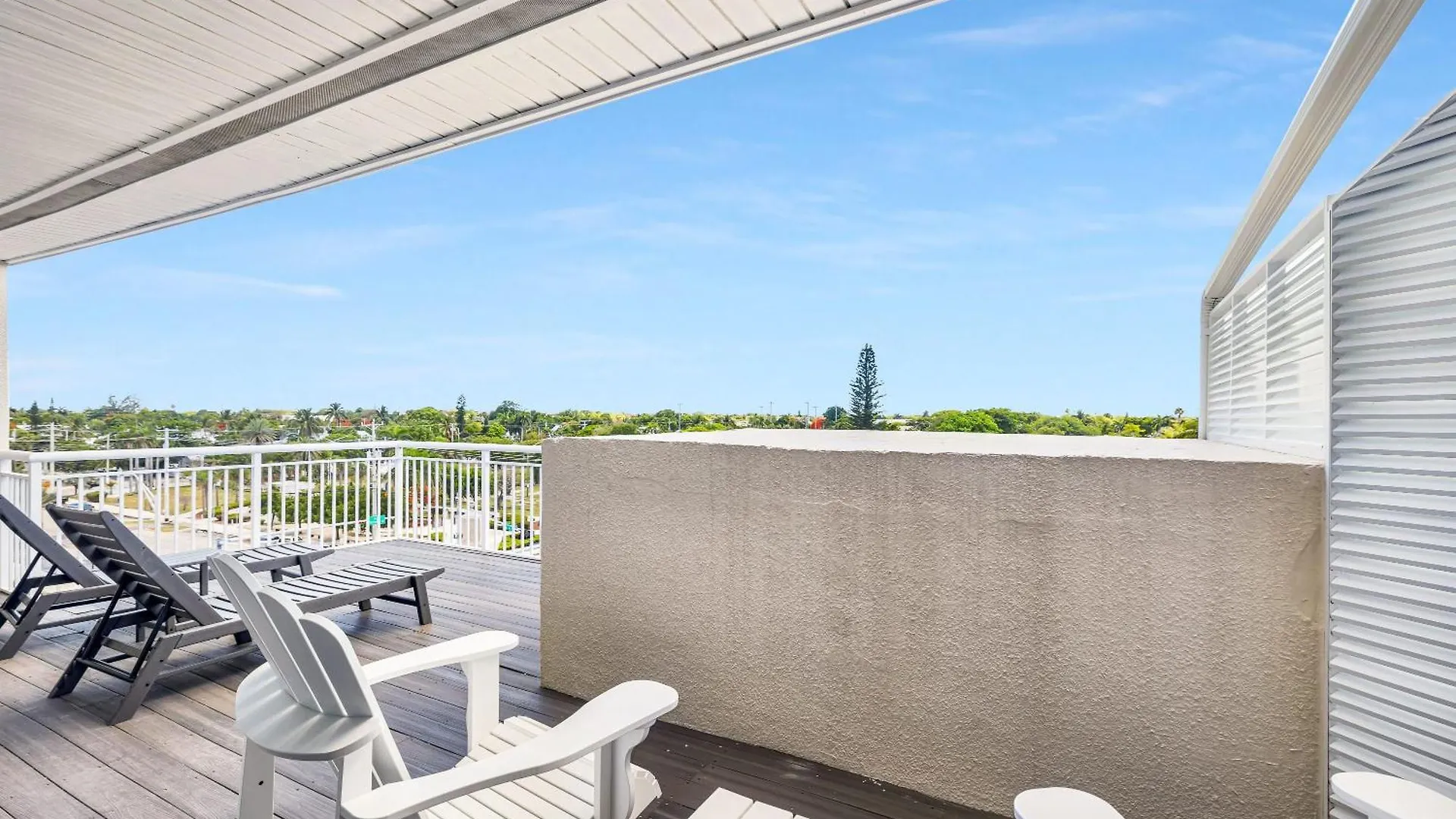 Semesterbostad St Kitts - Downtown Waterfront Penthouse Pool Dock Parking *