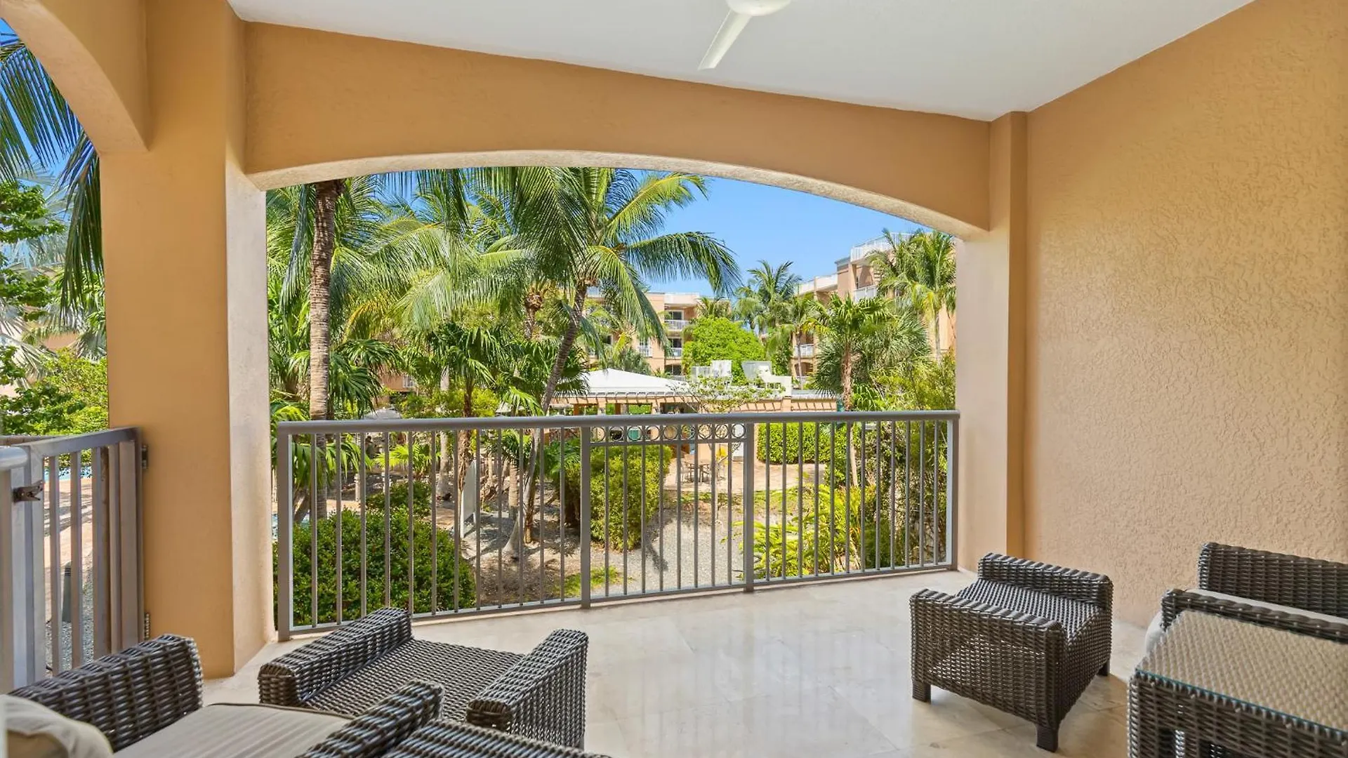 Üdülőközpont Beachside & Residences 4*