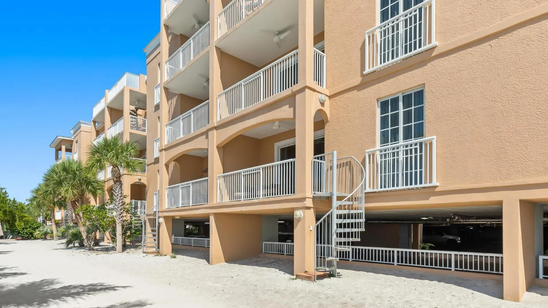 Beachside & Residences 4*