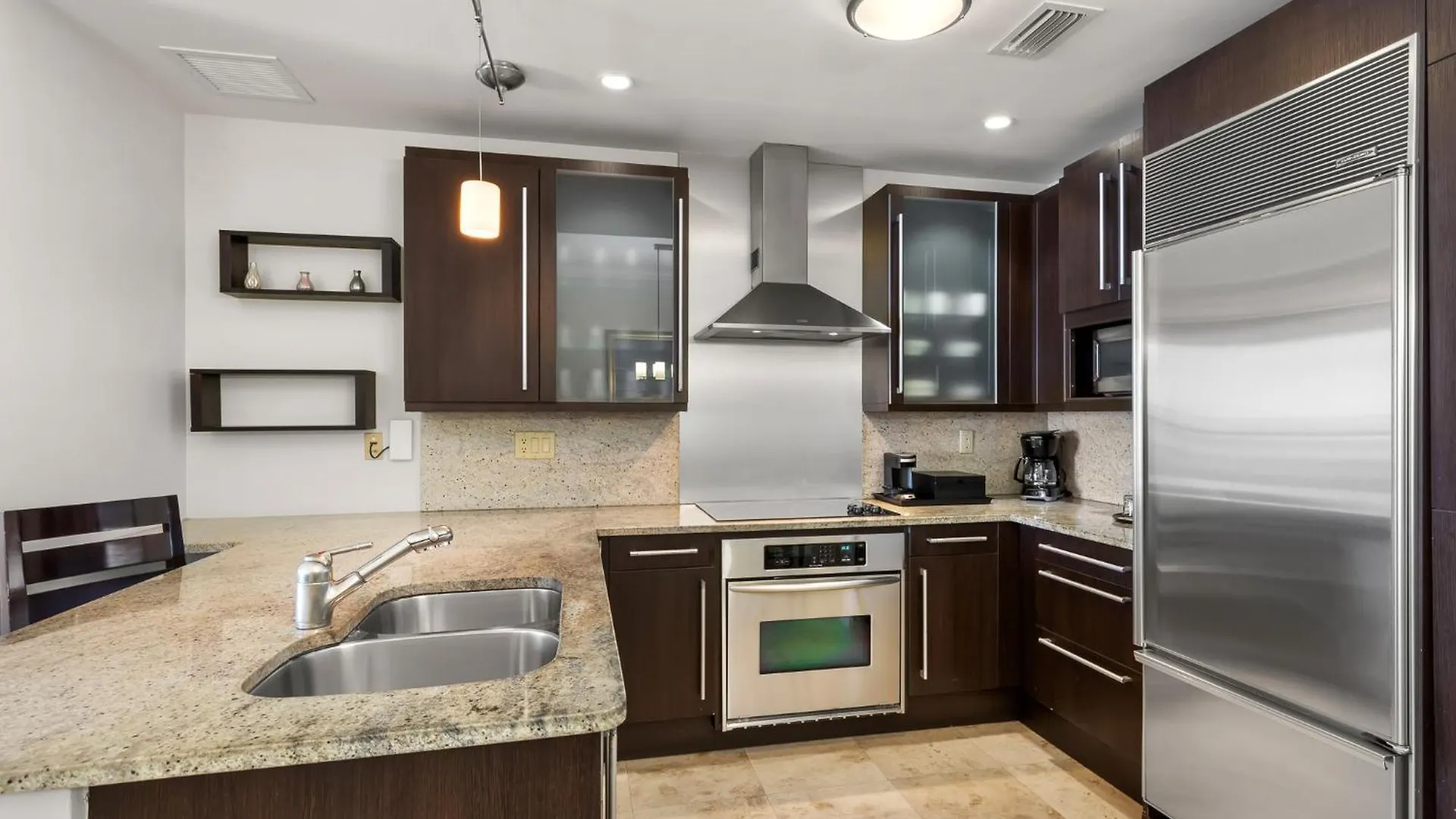 Beachside & Residences 4*