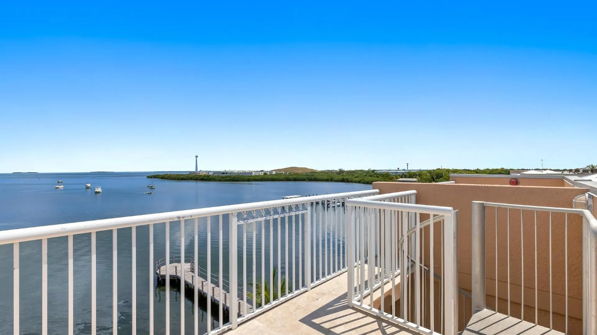 Üdülőközpont Beachside & Residences