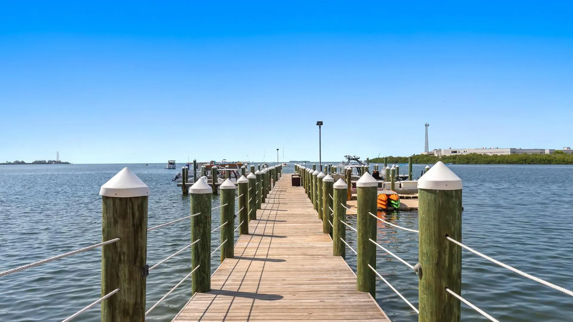 Beachside & Residences 4*