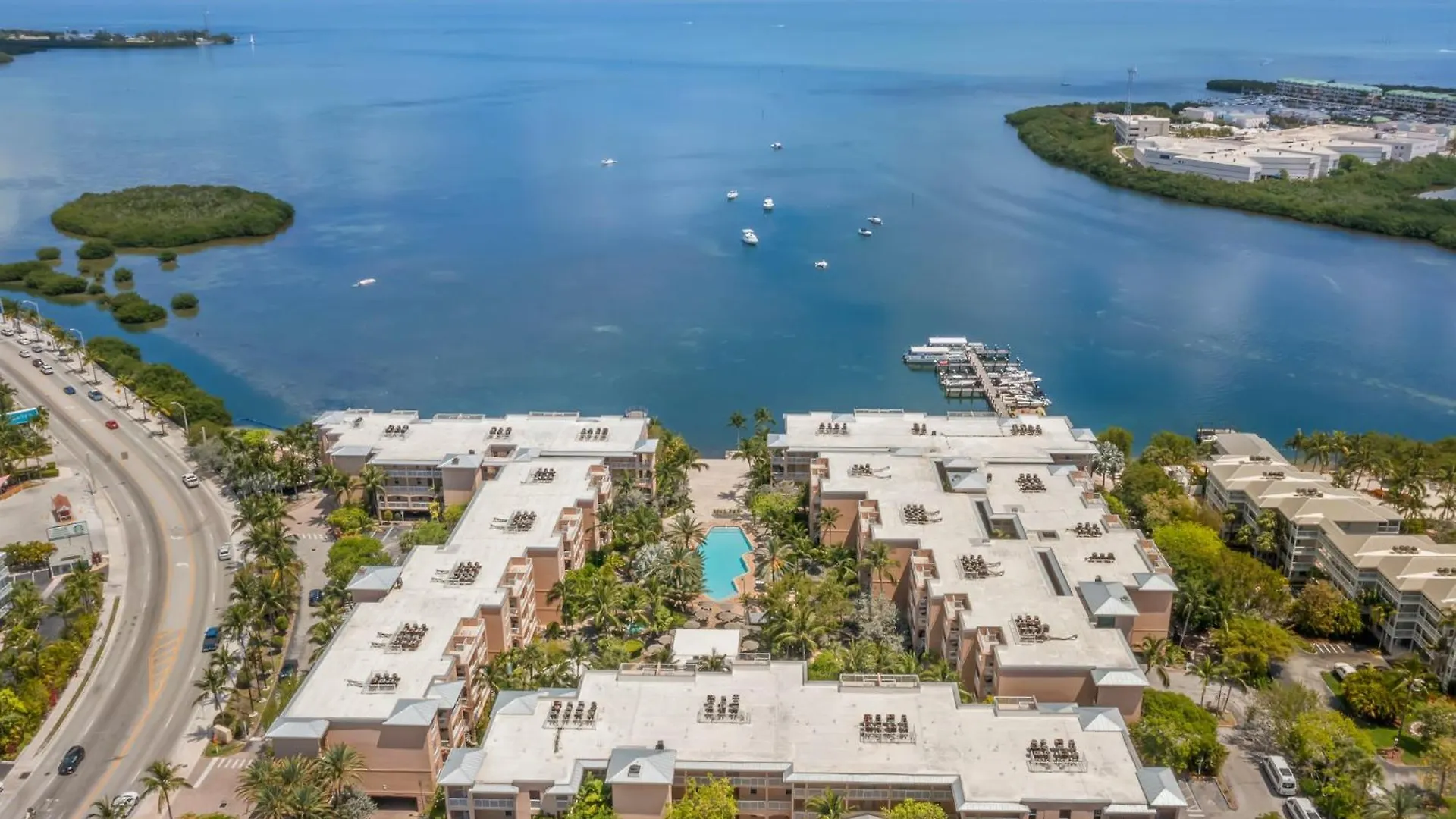 Resort Beachside & Residences 4*