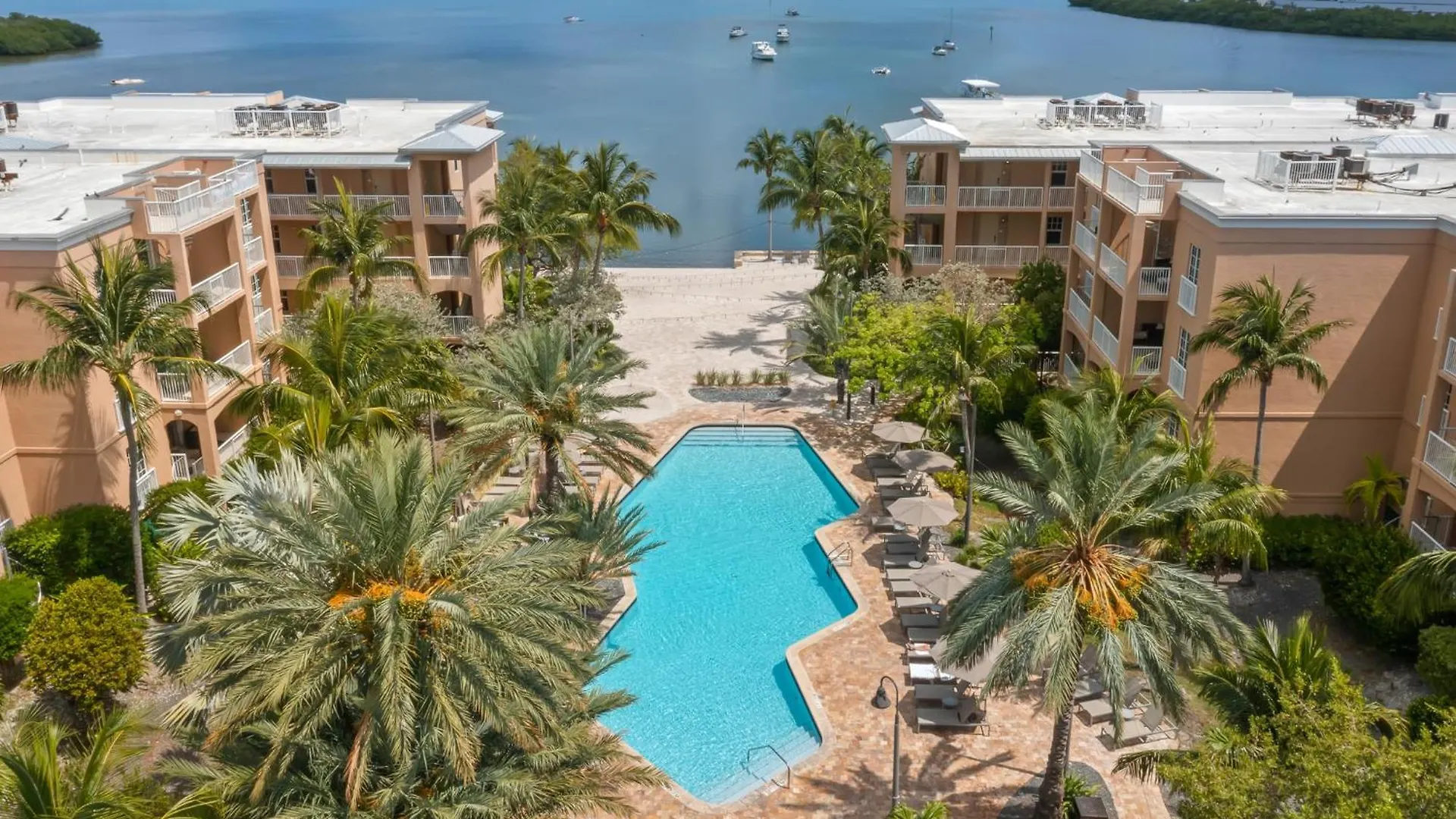 Üdülőközpont Beachside & Residences 4*