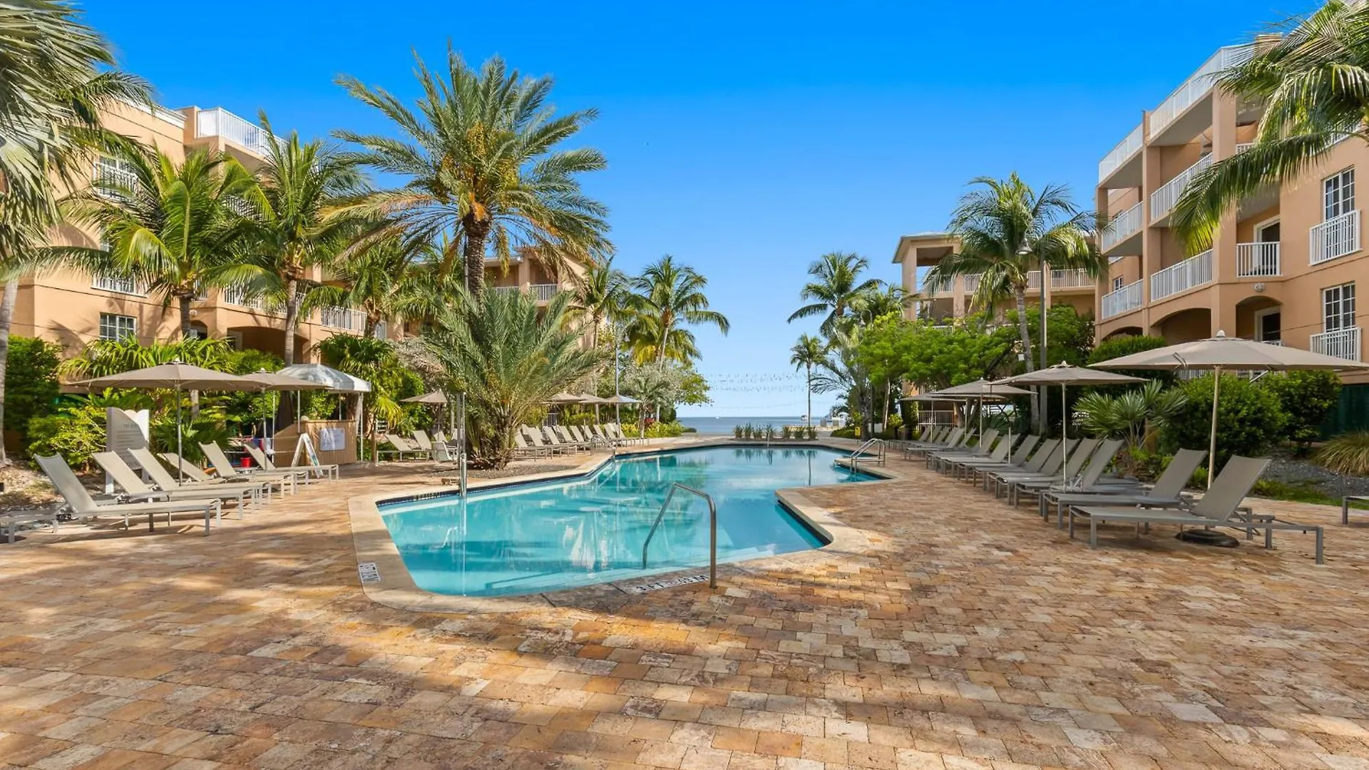 Beachside & Residences 4*