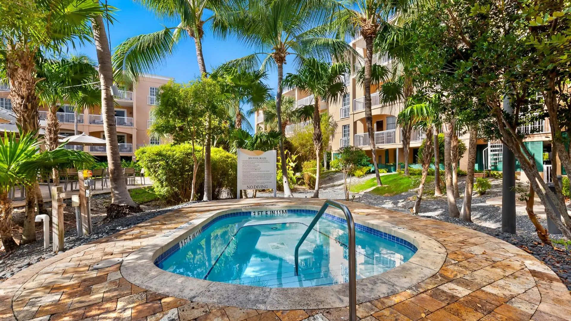 Resort Beachside & Residences 4*