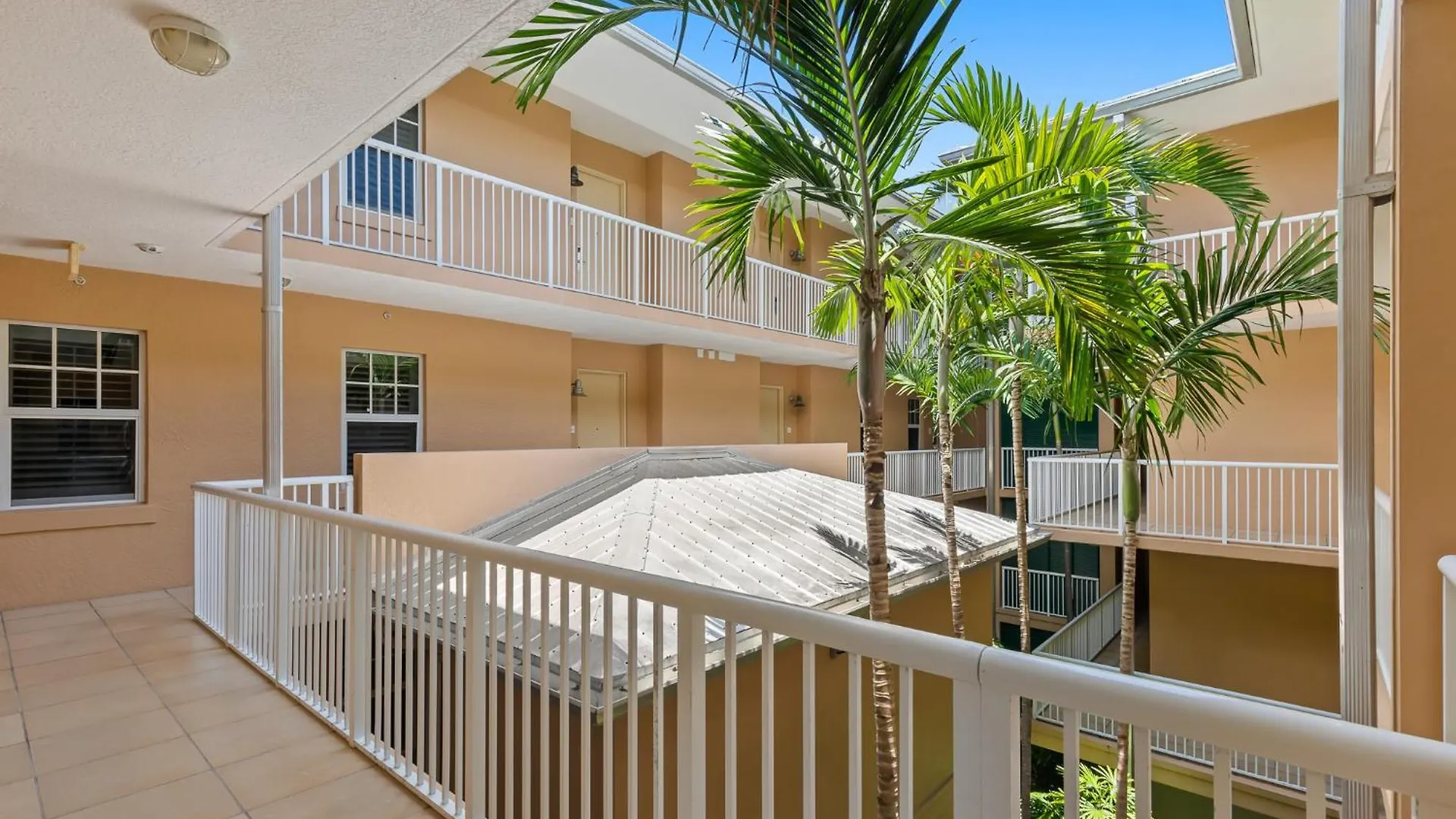 Beachside & Residences 4*