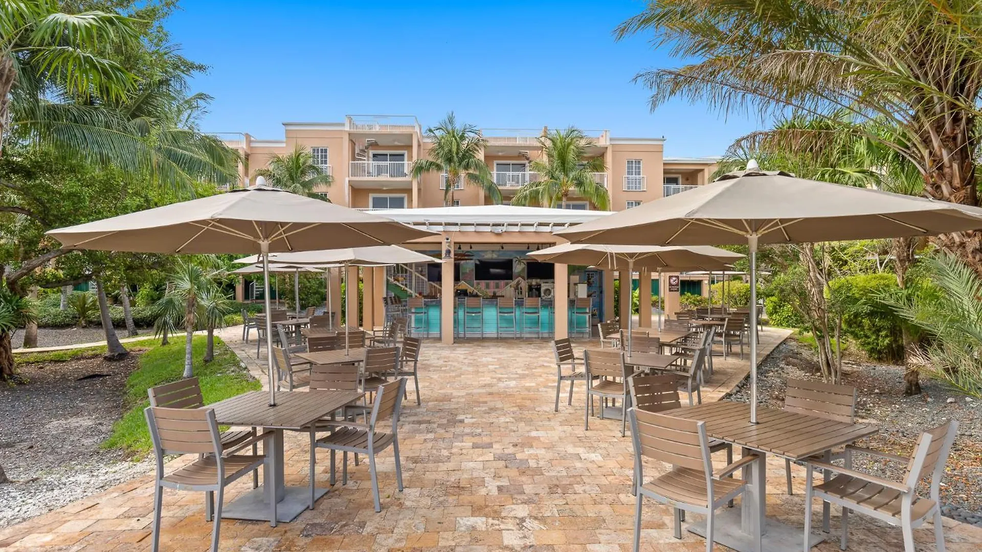 Beachside & Residences 4*