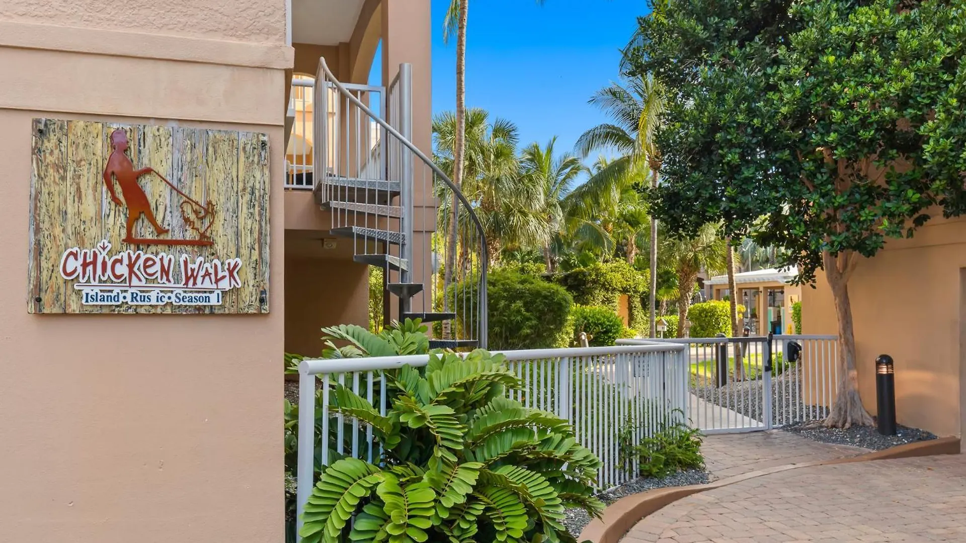 Beachside & Residences 4*