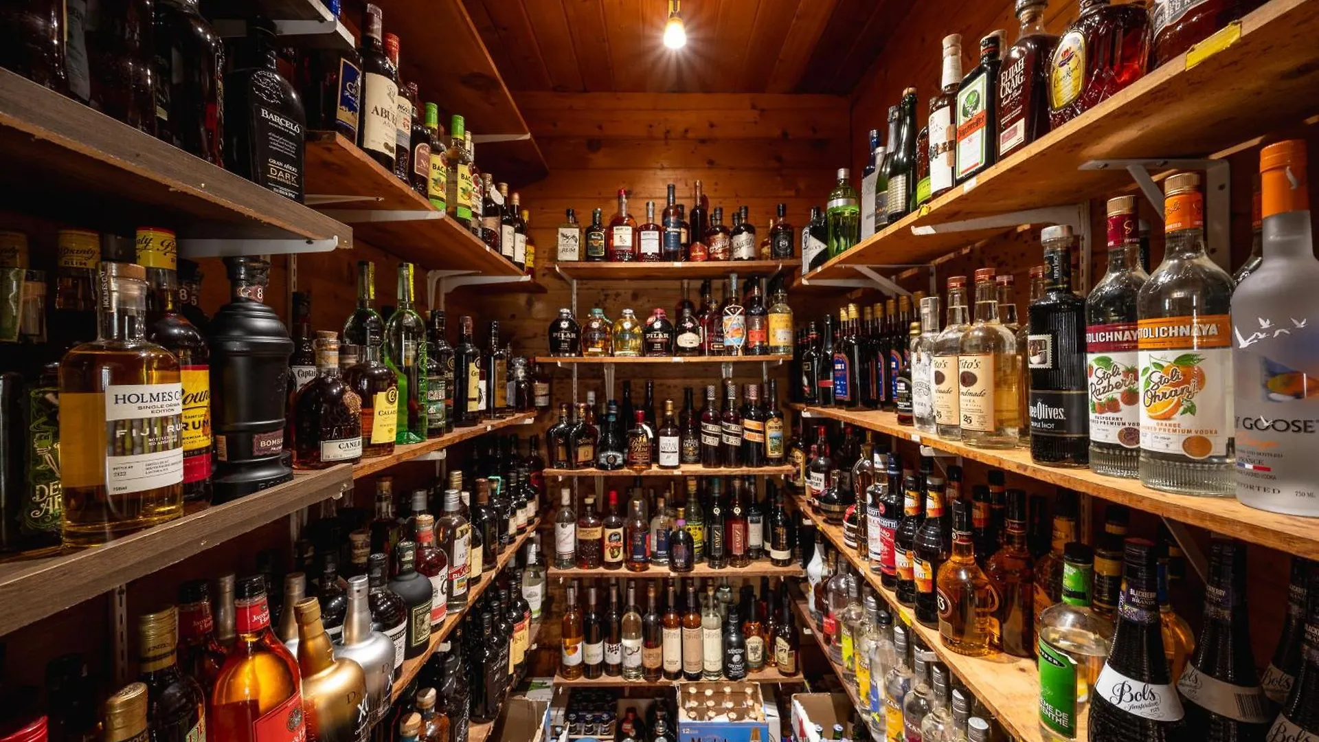 Bed & Breakfast The Speakeasy And Bar