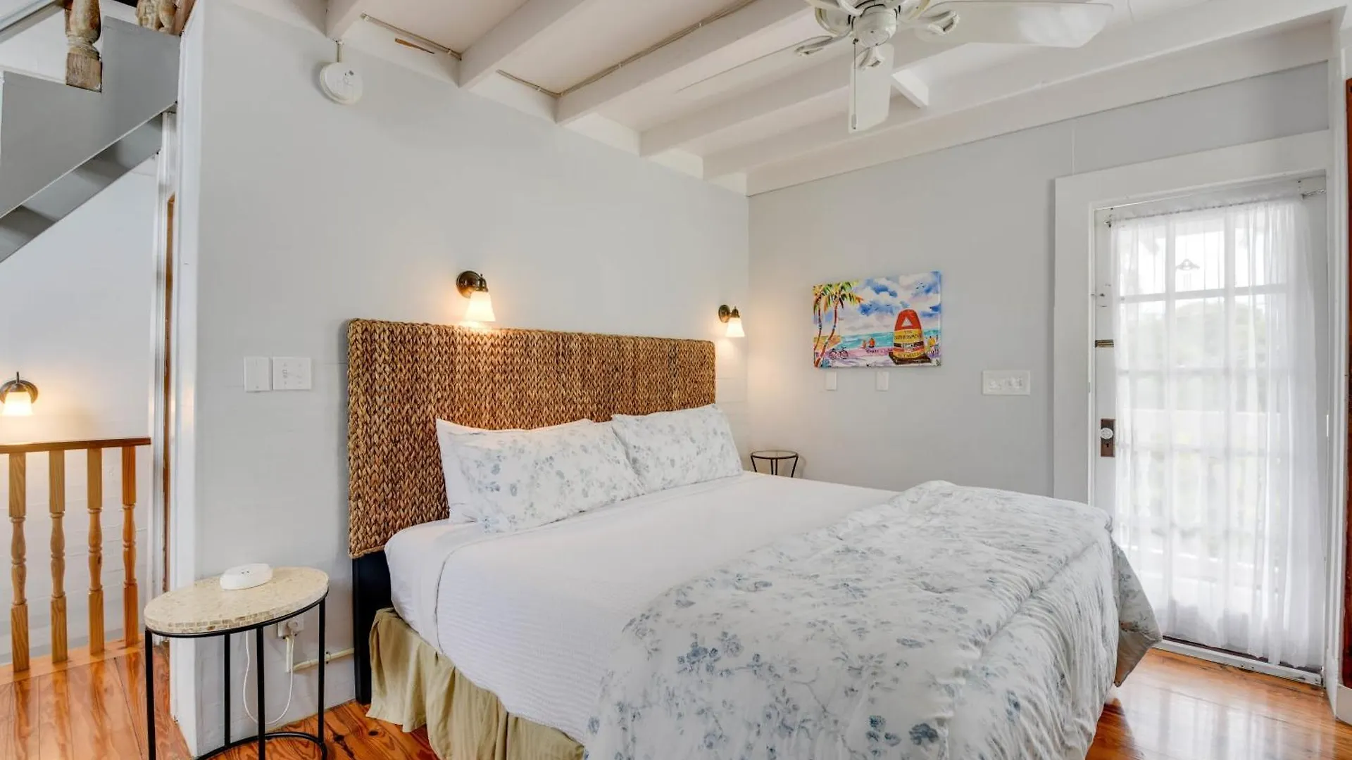 Apartment New Coastal Rose - Bright Loft With High Ceilings