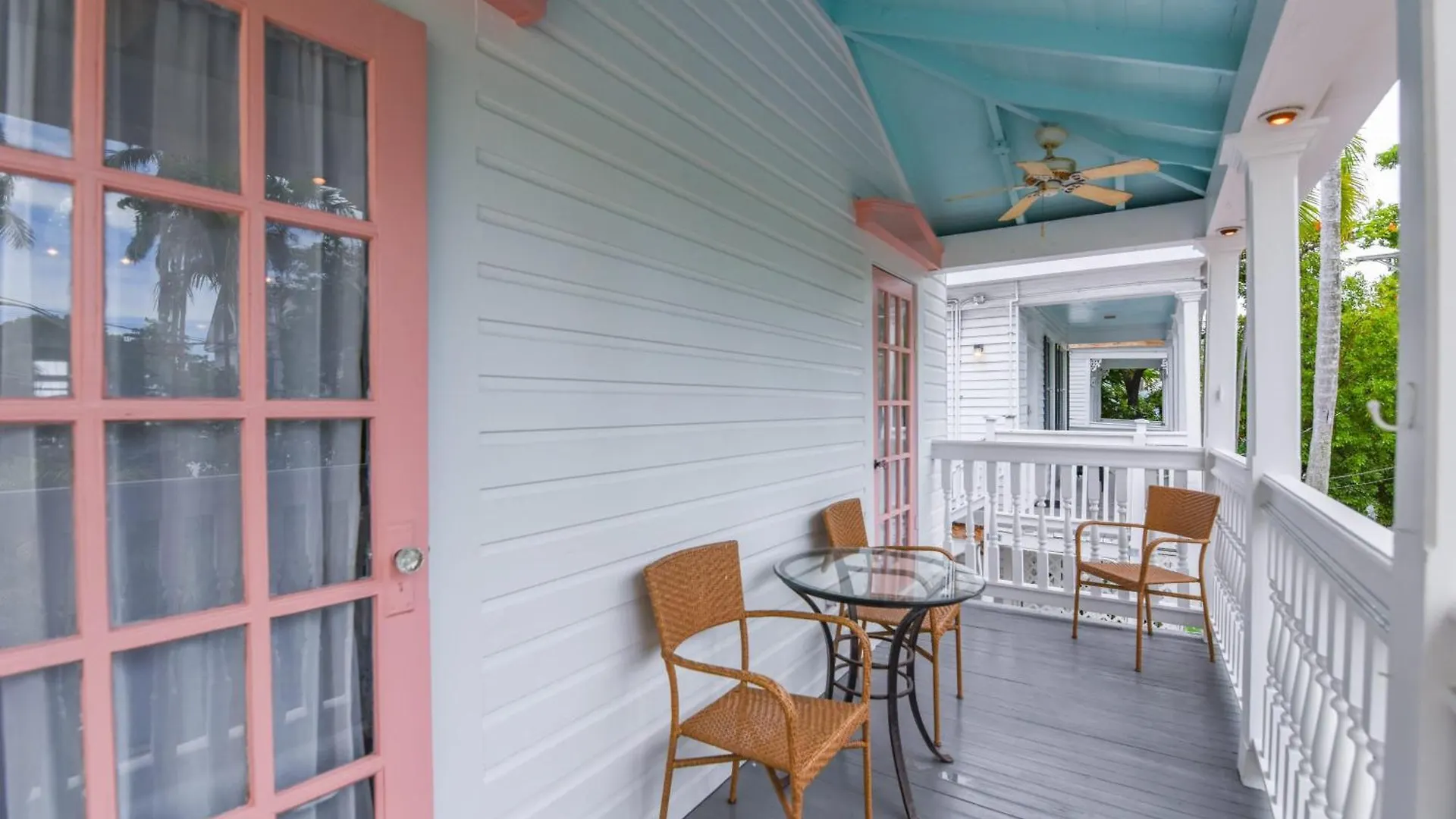 Apartment New Coastal Rose - Bright Loft With High Ceilings *