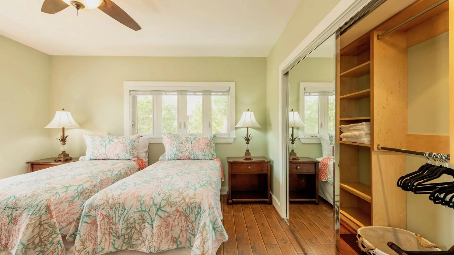 Coastline Comfort By Last Key Realty Apartman
