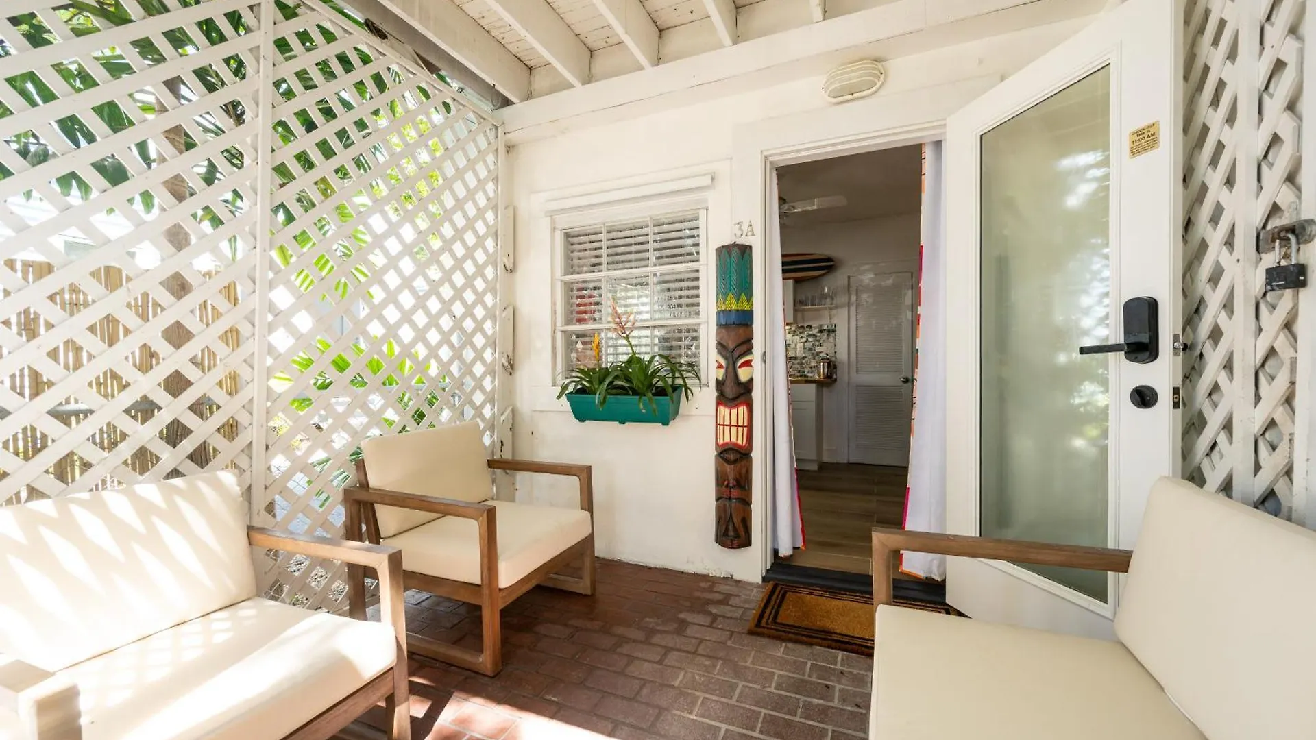 The Speakeasy And Bar Bed & Breakfast *