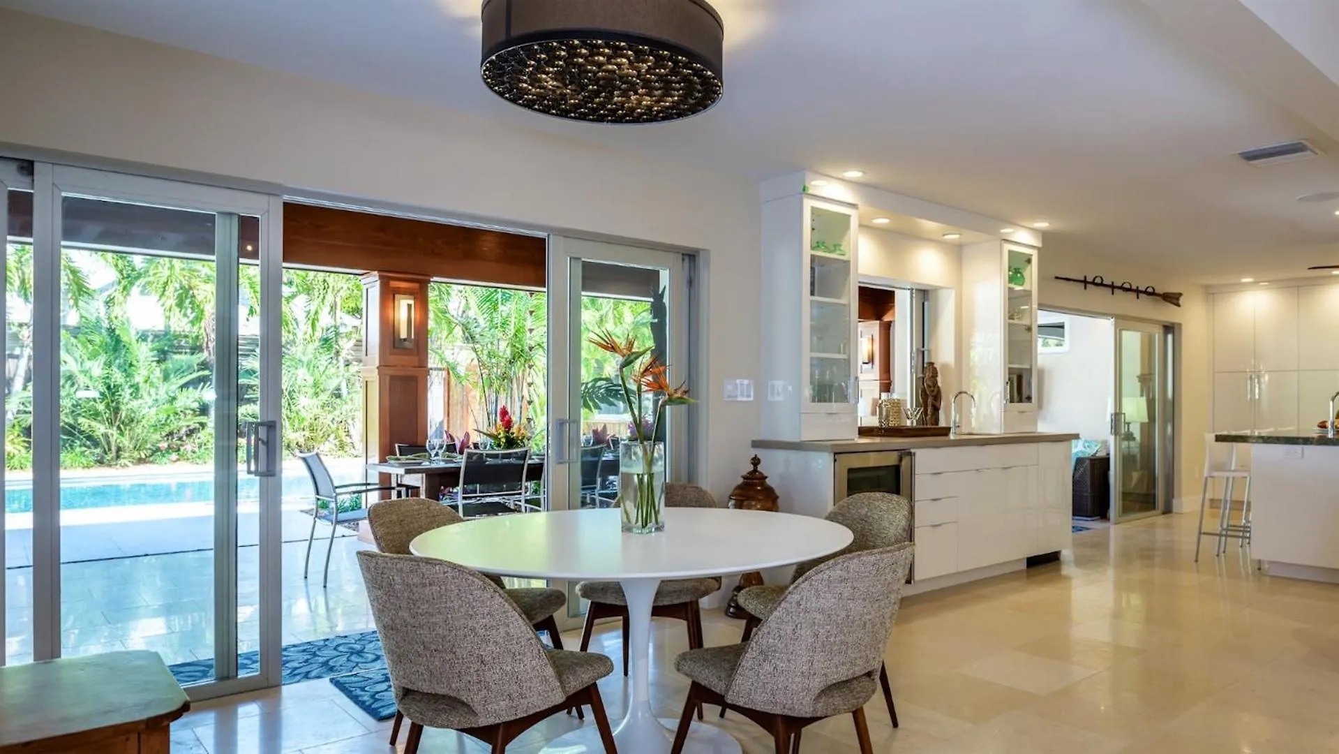 펜션 The Polynesian House Bylast Key Realty *