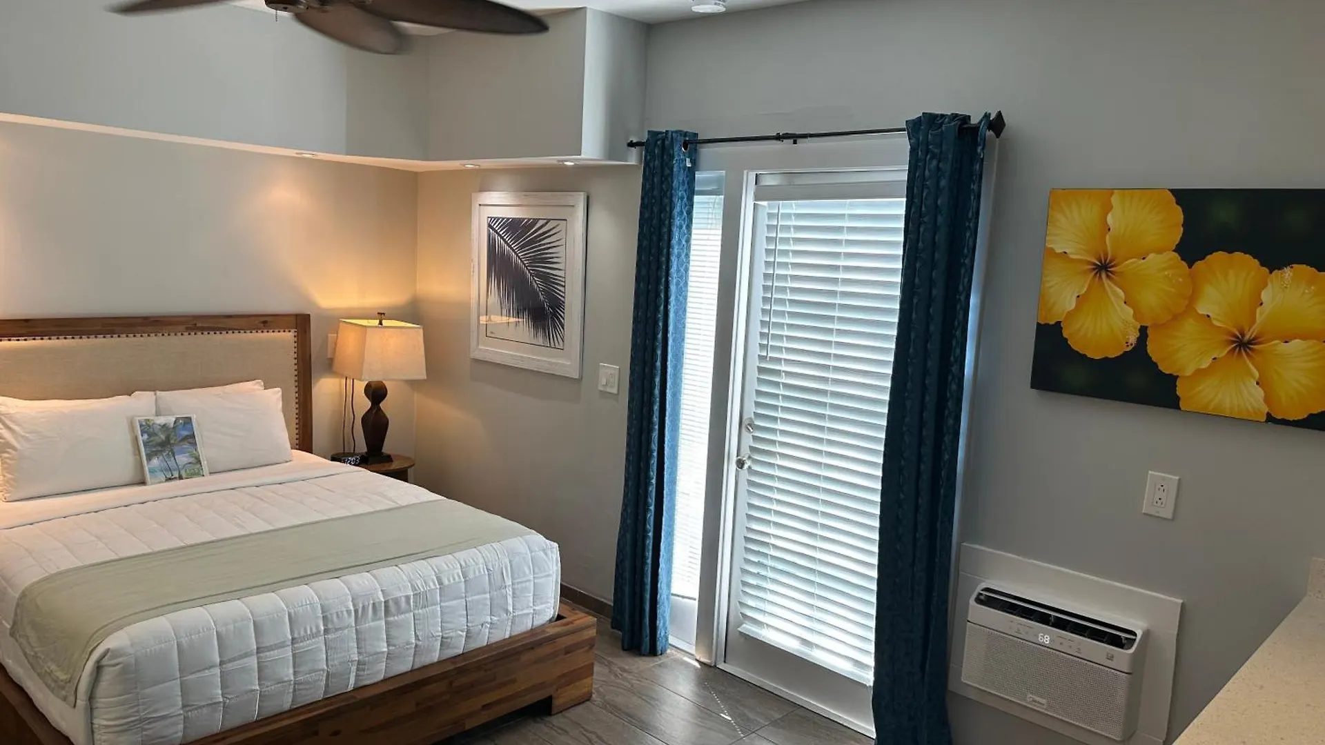 Kro Douglas House Key West