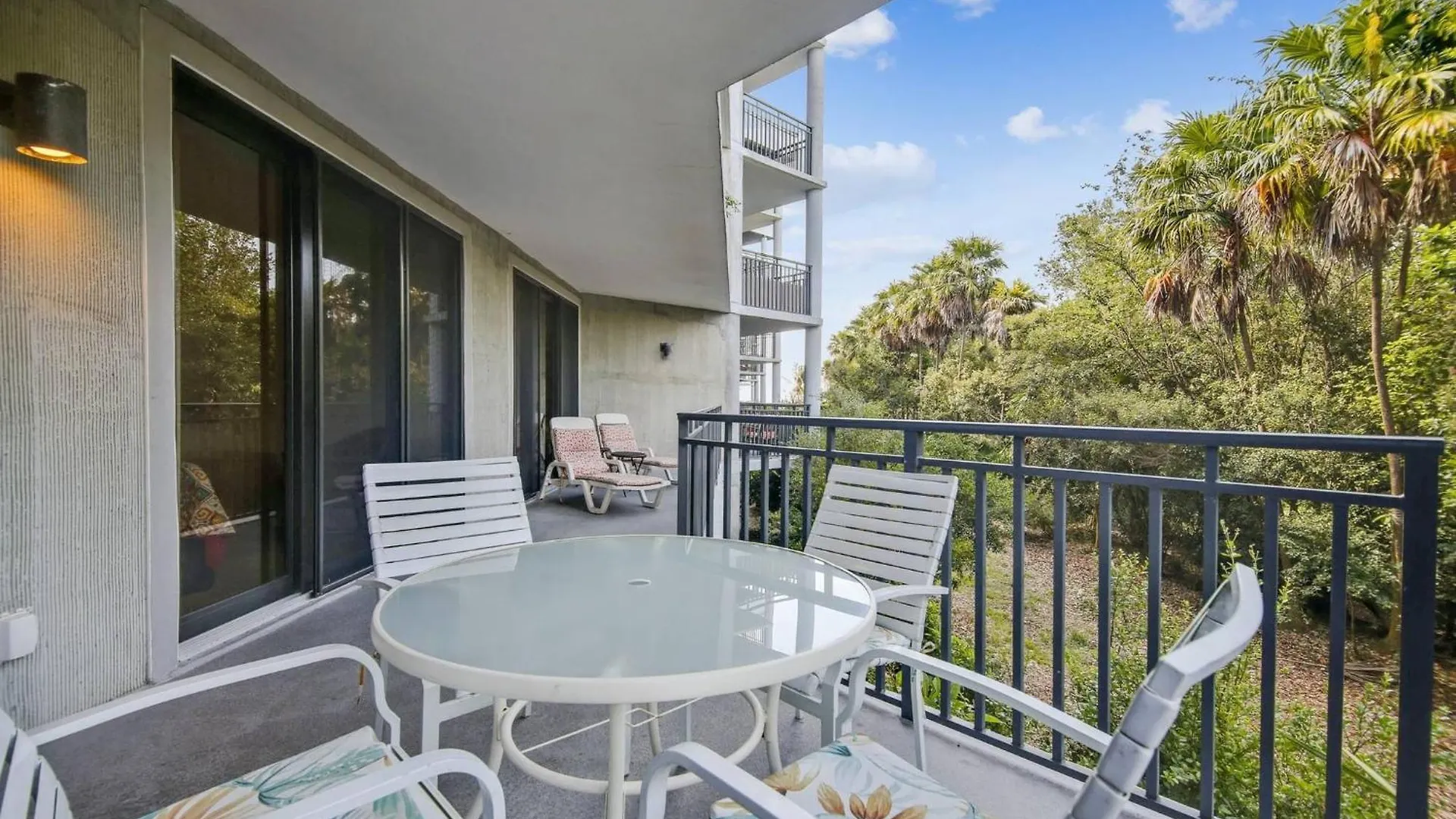 Papaya Place By Avantstay Great Location W Balcony Outdoor Dining Shared Pool Hot Tub Cayo Hueso