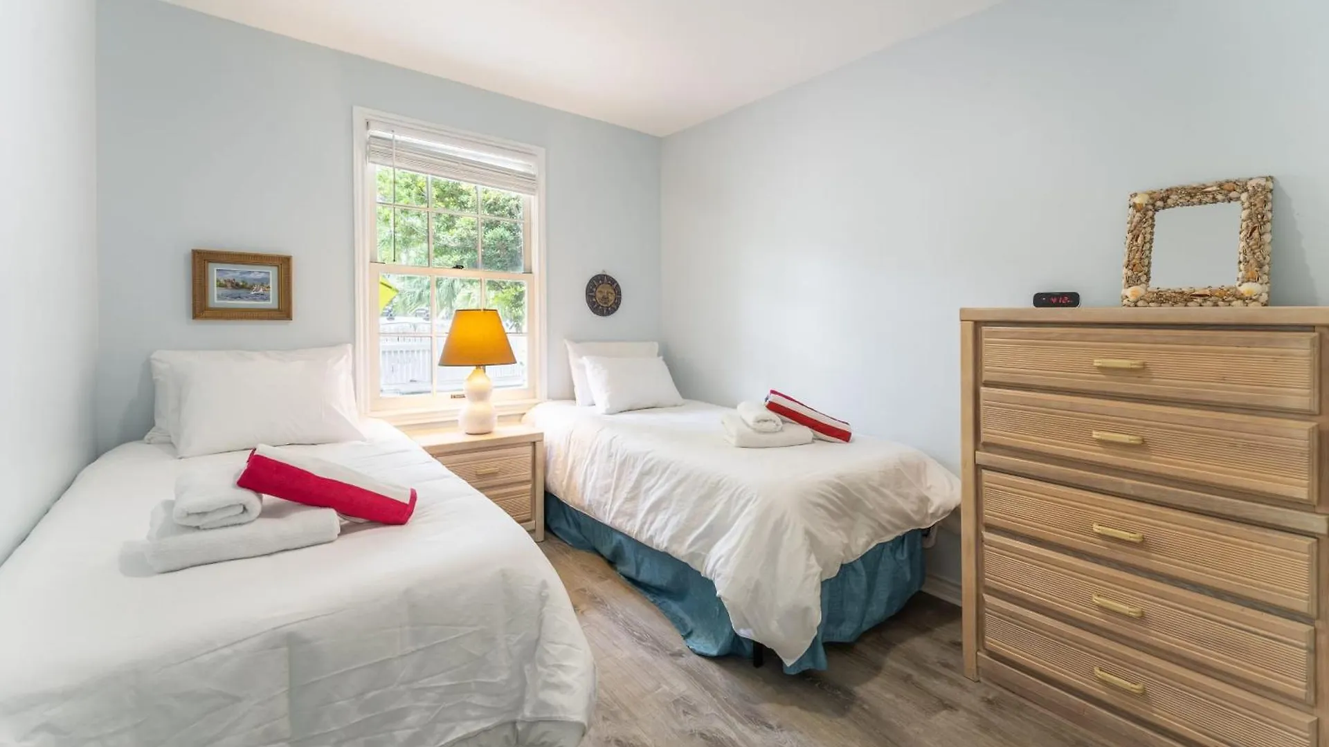 Conch Adventure By Avantstay Great Location W Patio Outdoor Dining And Shared Pool Week Long Key West