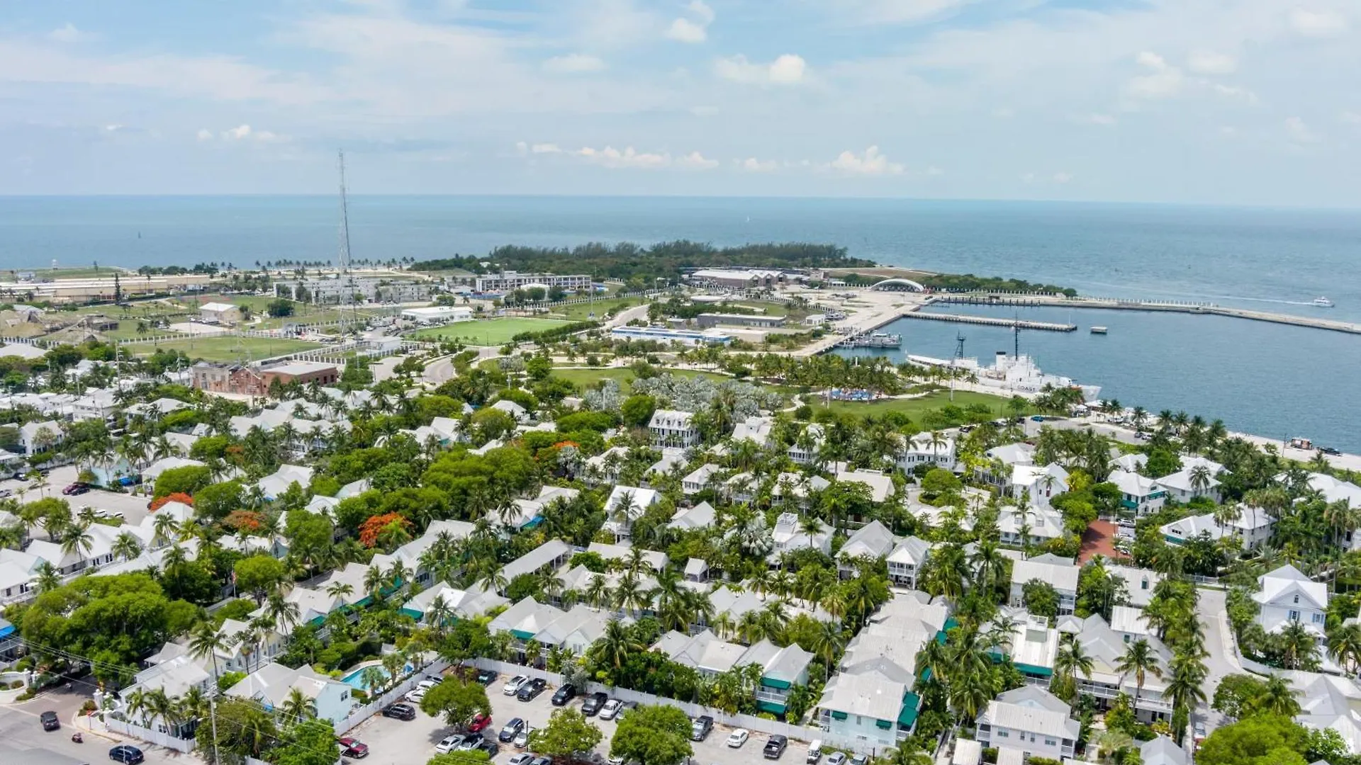 Conch Adventure By Avantstay Great Location W Patio Outdoor Dining And Shared Pool Week Long * Key West