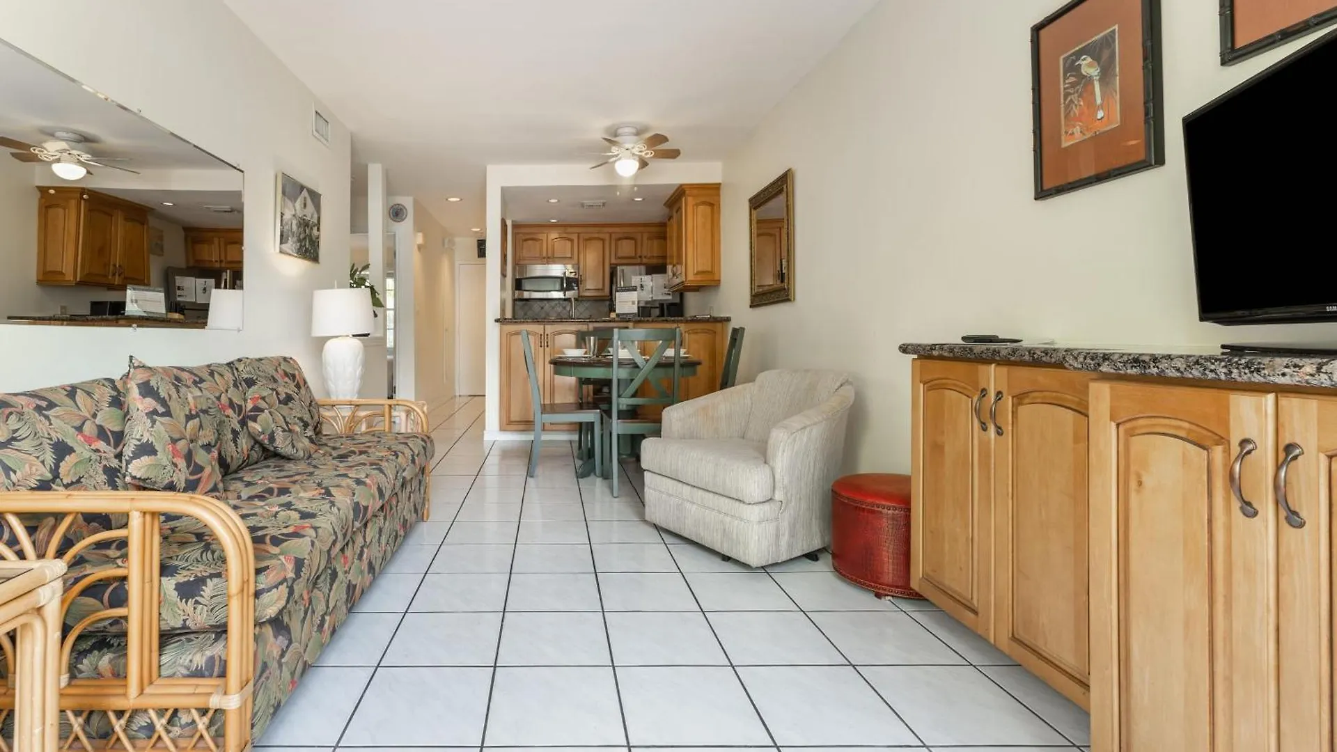 Conch Adventure By Avantstay Great Location W Patio Outdoor Dining And Shared Pool Week Long * Key West