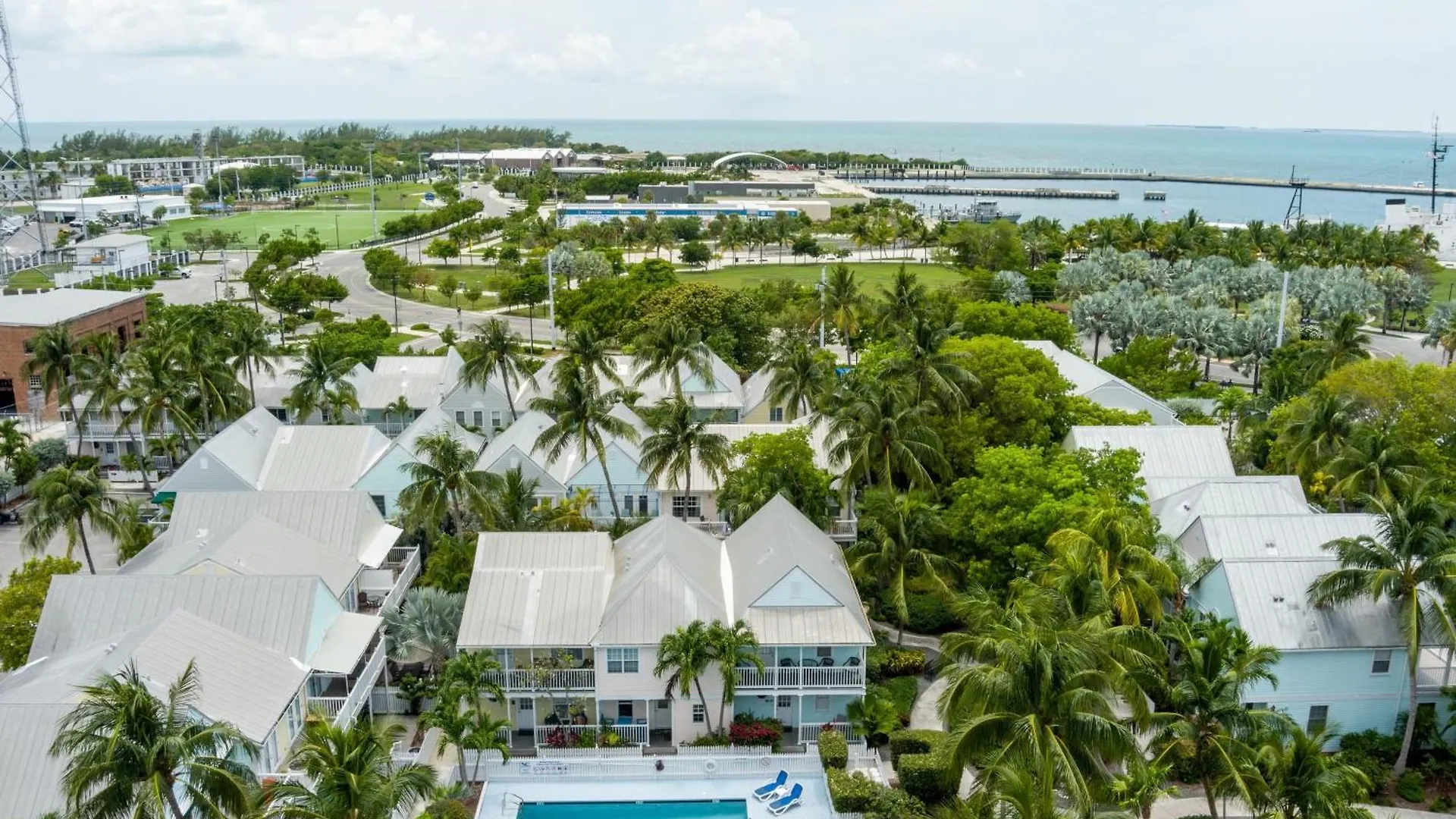 Conch Adventure By Avantstay Great Location W Patio Outdoor Dining And Shared Pool Week Long Key West