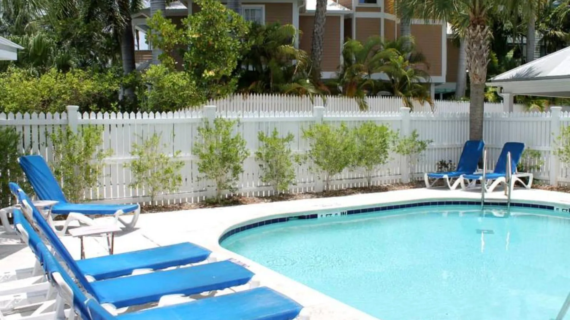 Found By Avantstay Close To Shops W Patio Shared Pool Week Long Only *