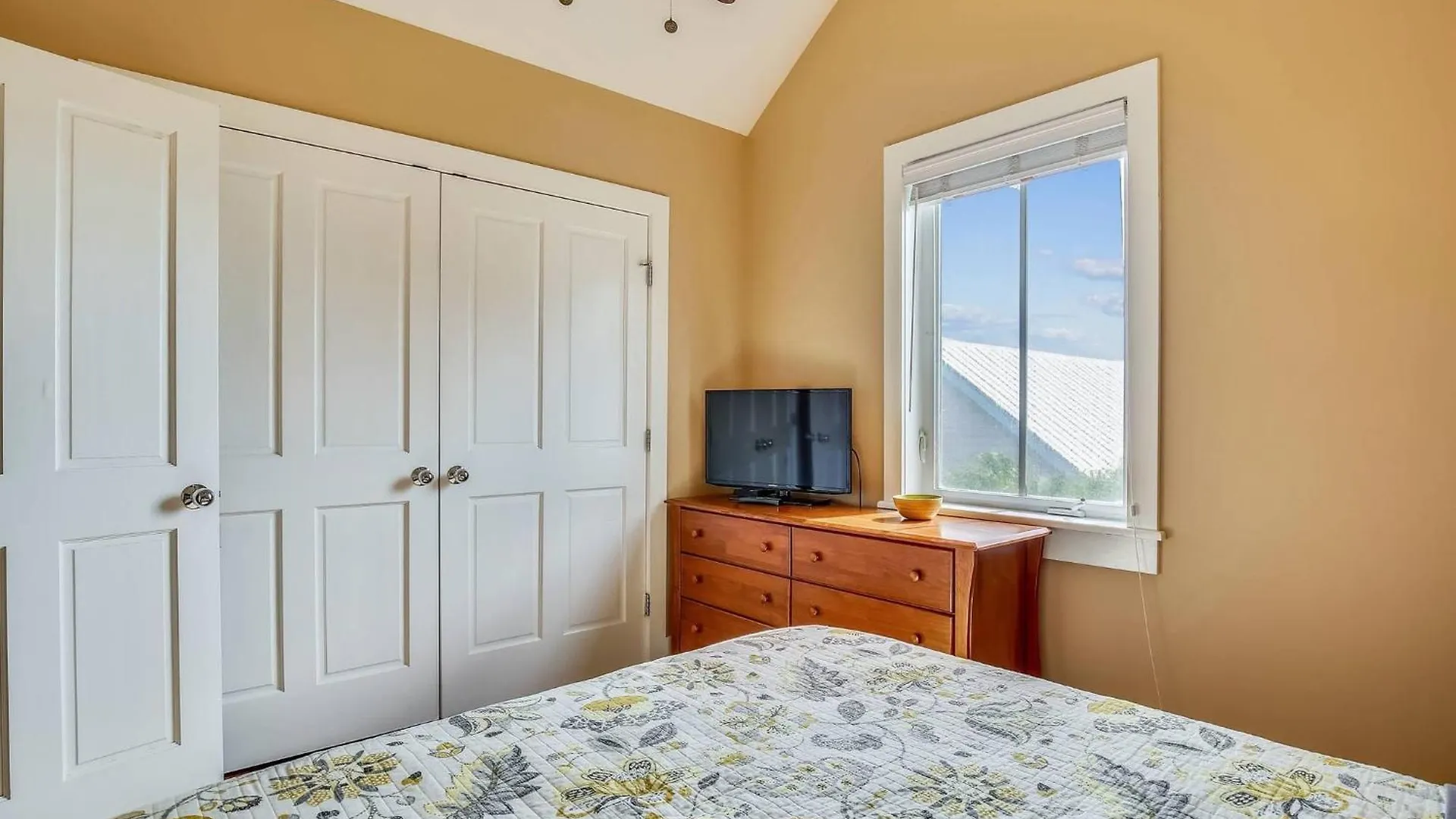 Ecco Domani By Avantstay Gorgeous W Pool Balcony In Great Location Month Long Only Key West