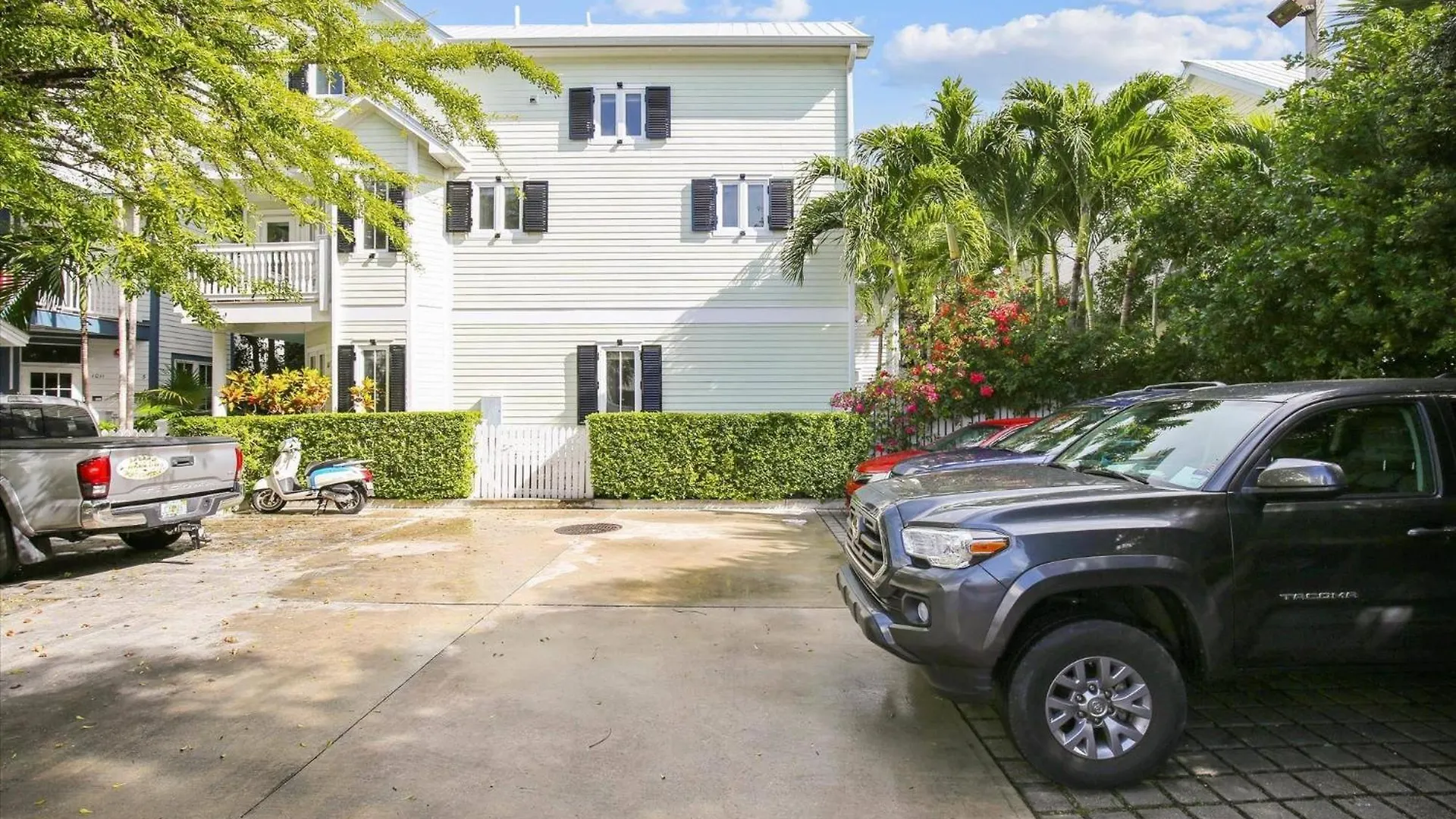 Ecco Domani By Avantstay Gorgeous W Pool Balcony In Great Location Month Long Only * Key West