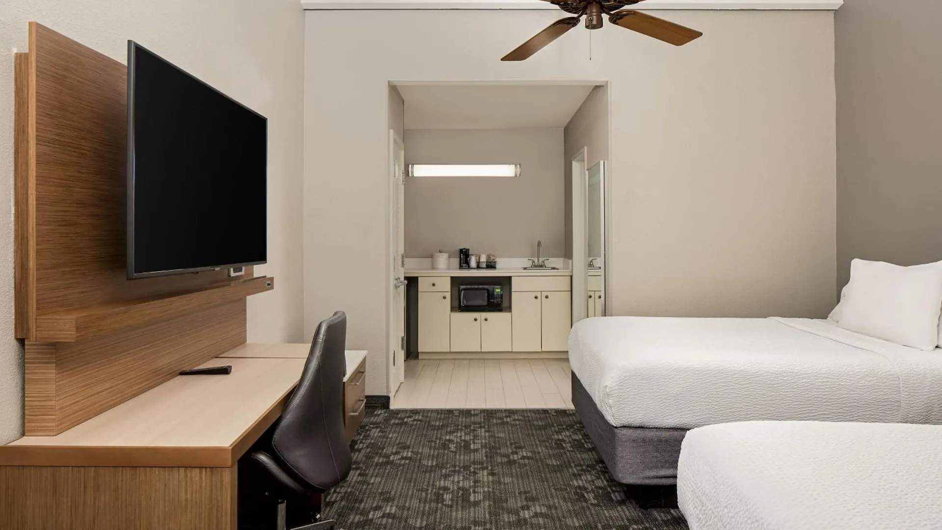 Hotel Courtyard By Marriott Waterfront 3*