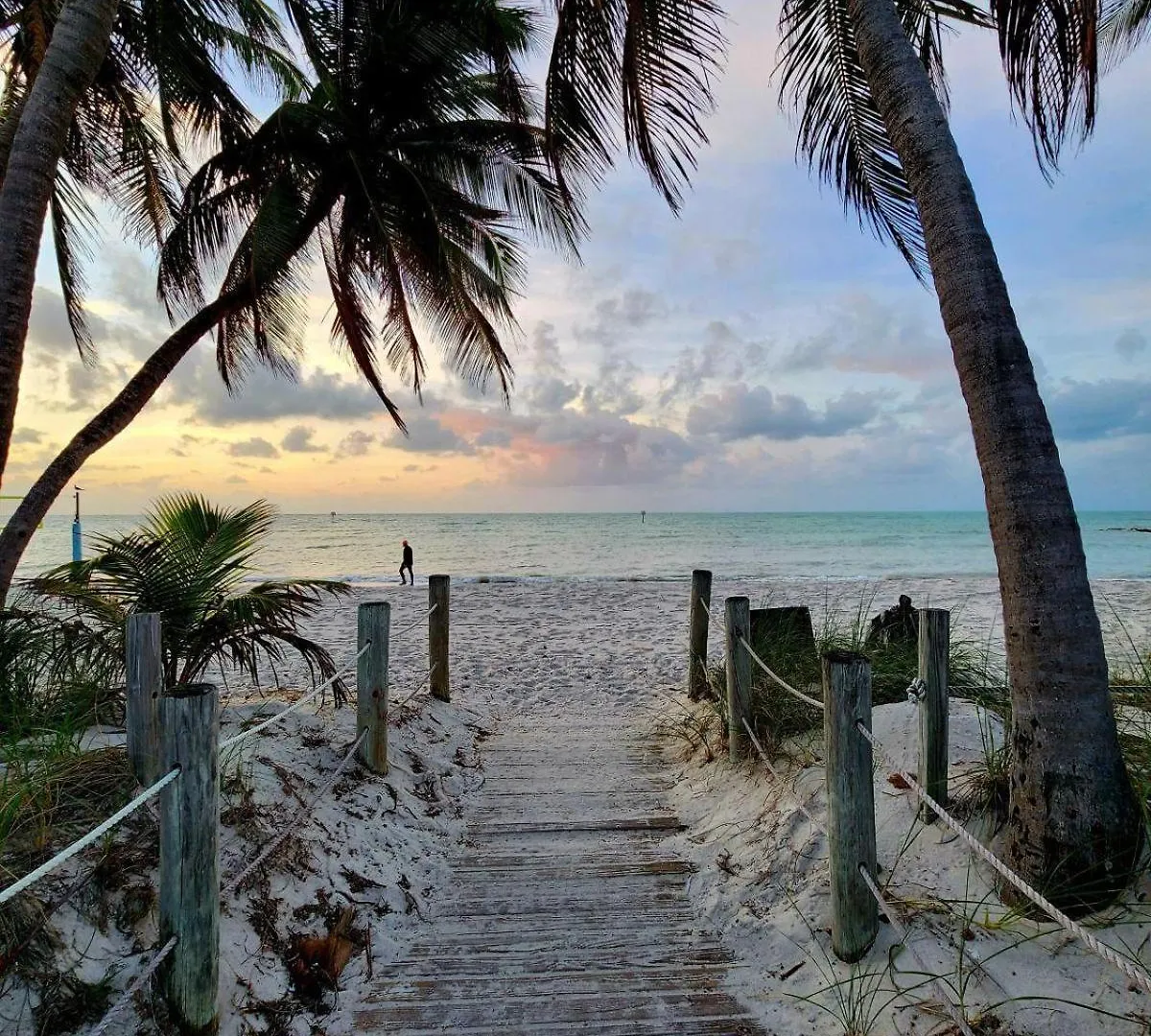 Blue Moonshine On The Atlantic Feriehus Key West