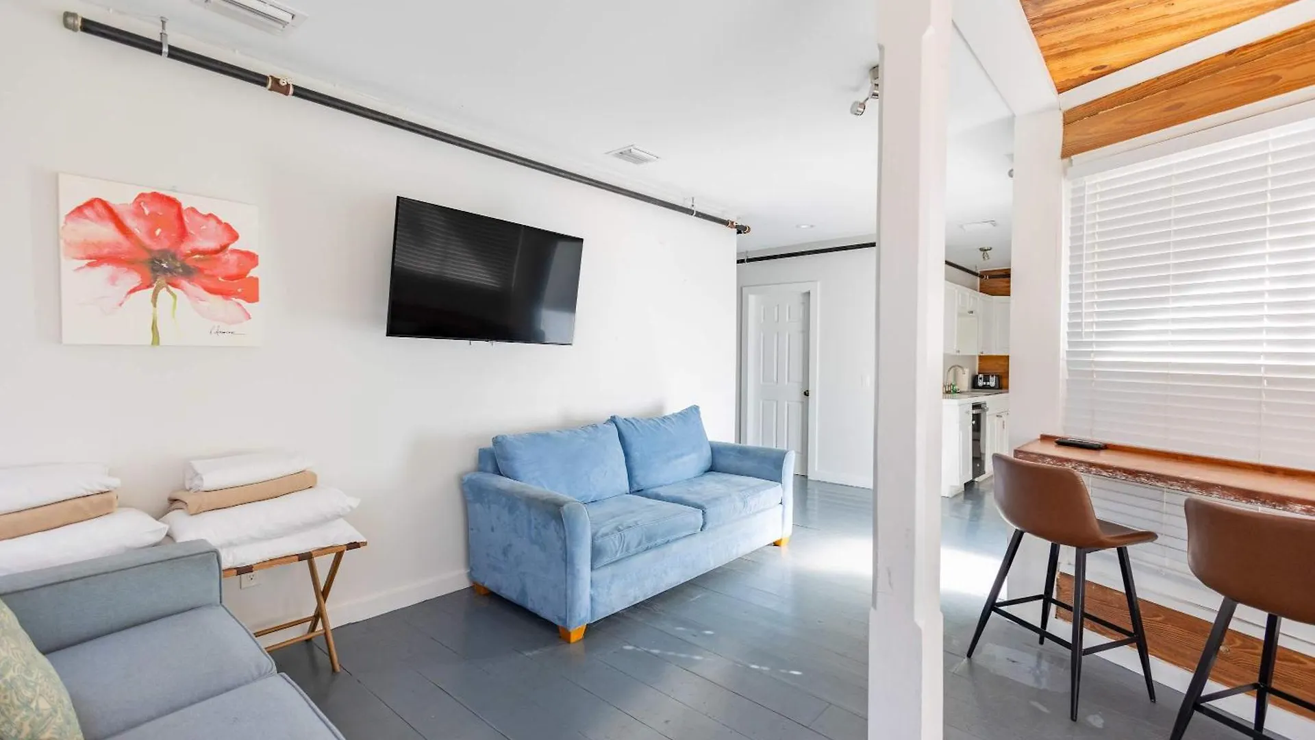 Commodore's Cove Apartment