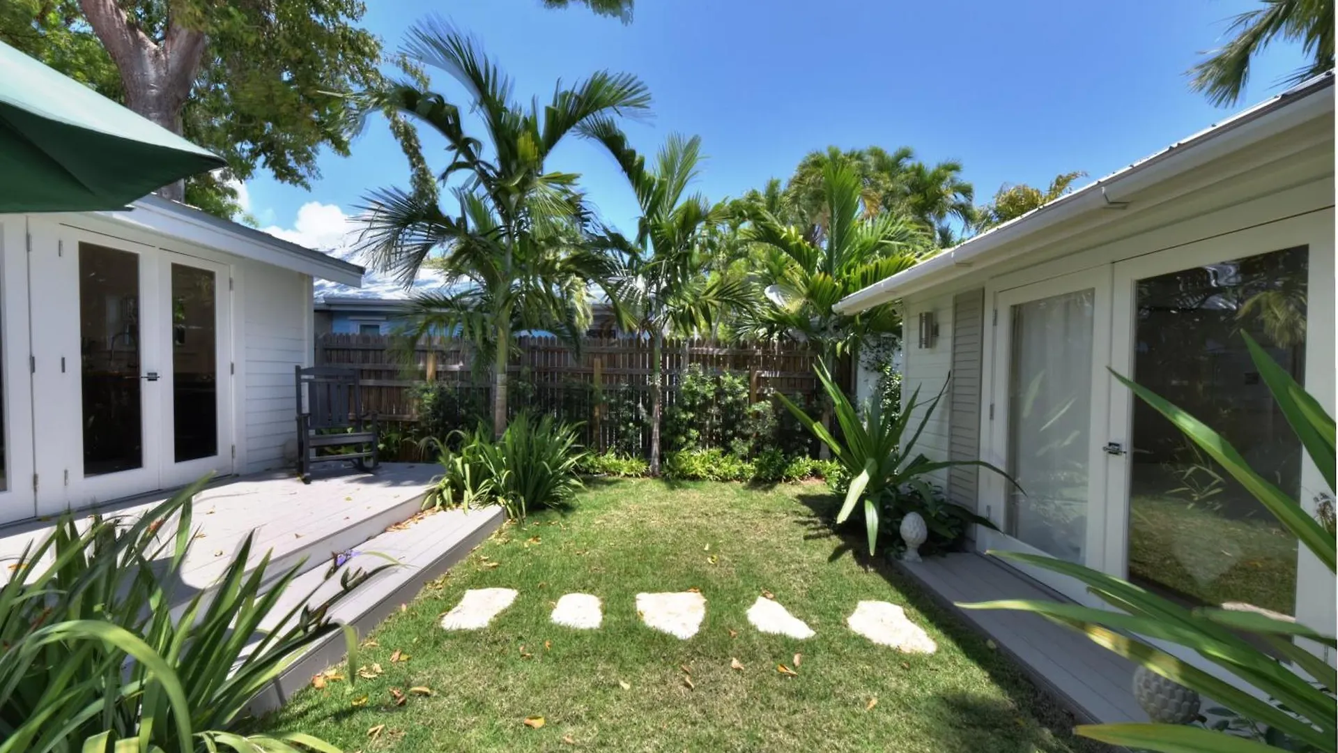 Old Town Main House Close To Duval Holiday home *