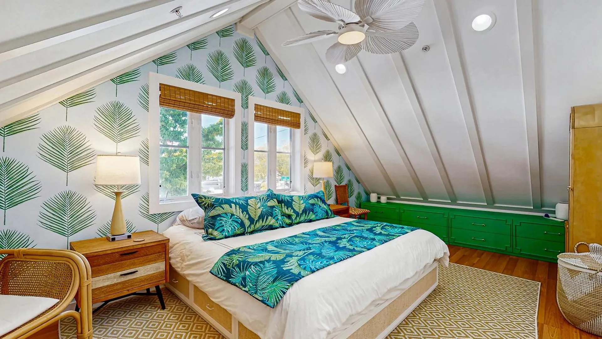 Periwinkle Place Apartment *
