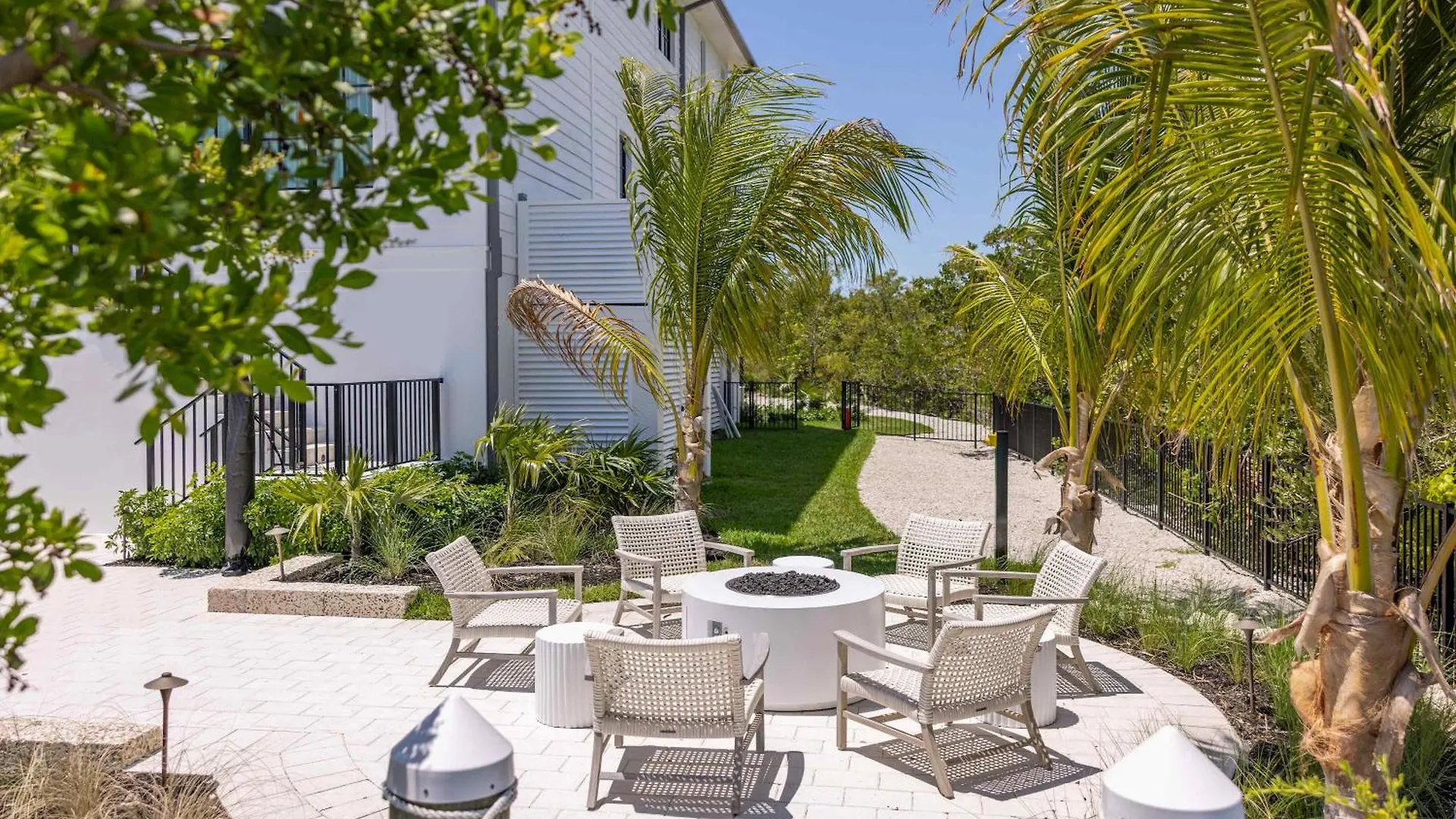 Parking Pool Dock - Starboard House *