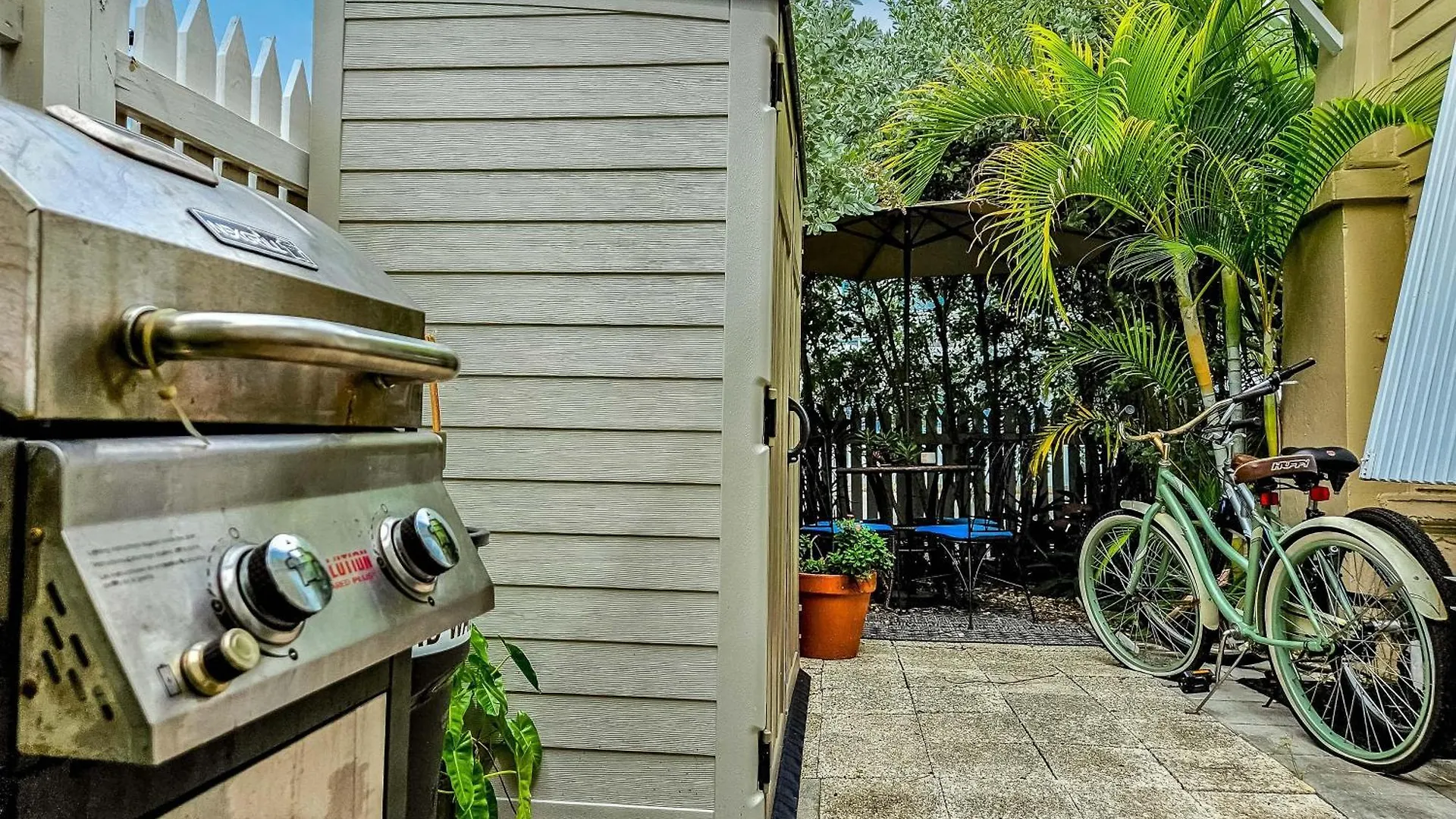 Gypsyginny's Hideaway * Key West