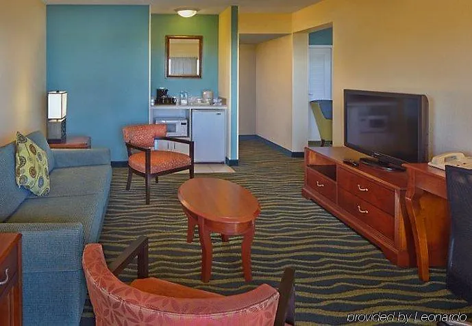 Courtyard By Marriott Waterfront Hotel Cayo Hueso