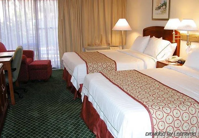 Courtyard By Marriott Waterfront 3*