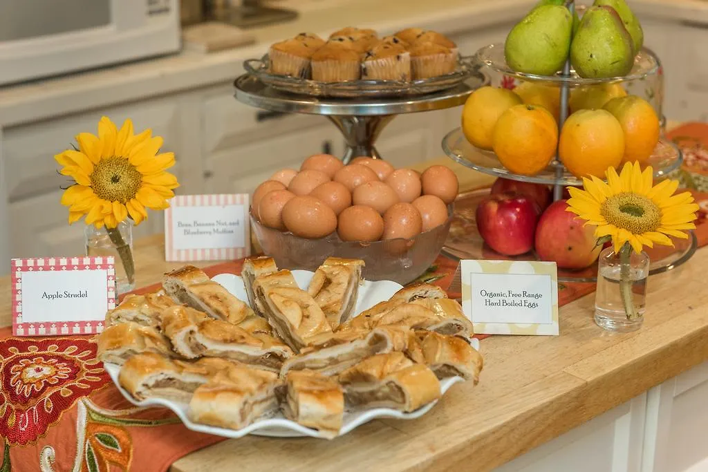 Old Town Manor Bed & Breakfast 3*