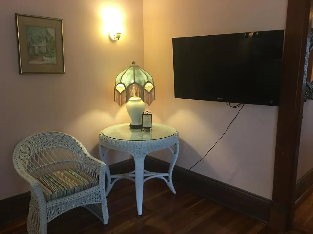 Amsterdam's Curry Mansion B&B 3*