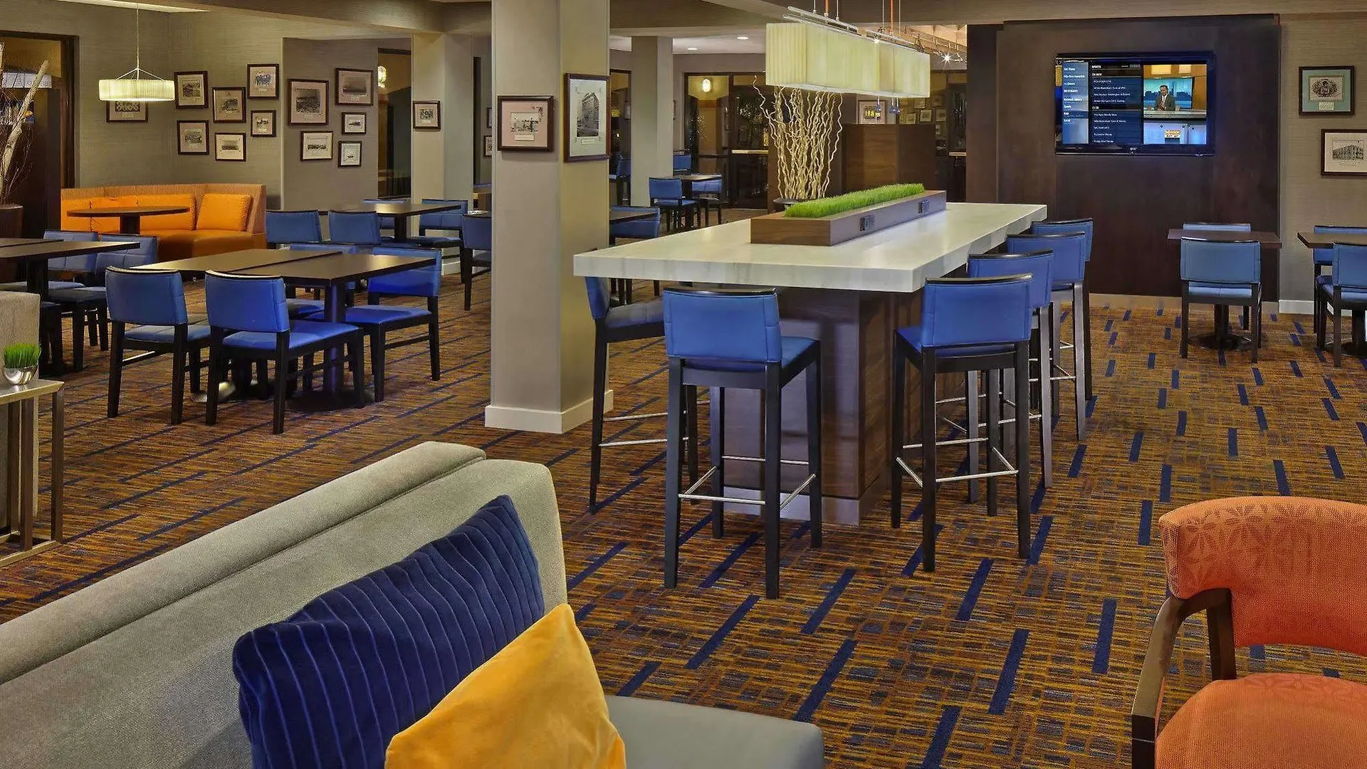 Courtyard By Marriott Waterfront Hotel