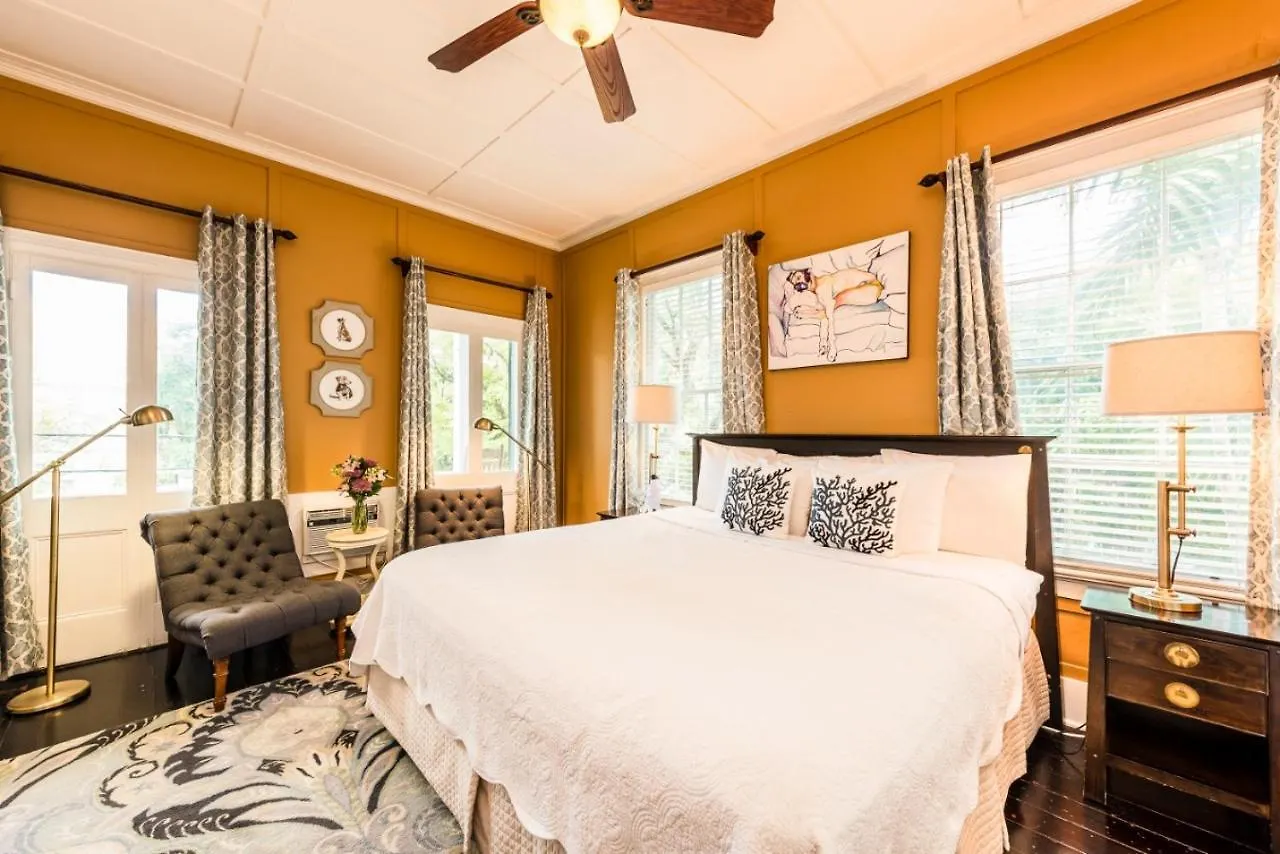 Old Town Manor Bed & Breakfast 3*